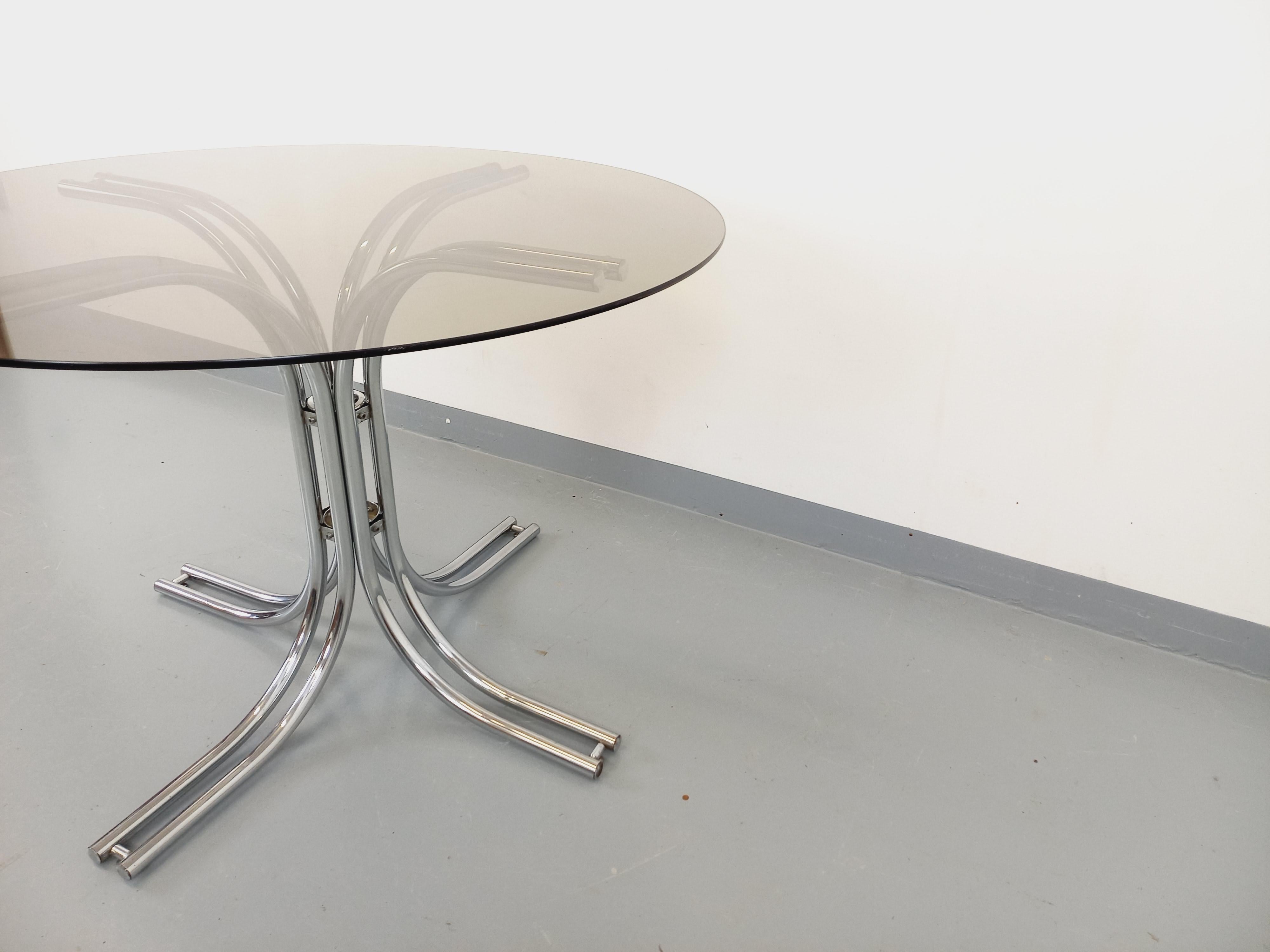 Table à manger ronde vintage en verre fumé et métal chromé style A Space 10