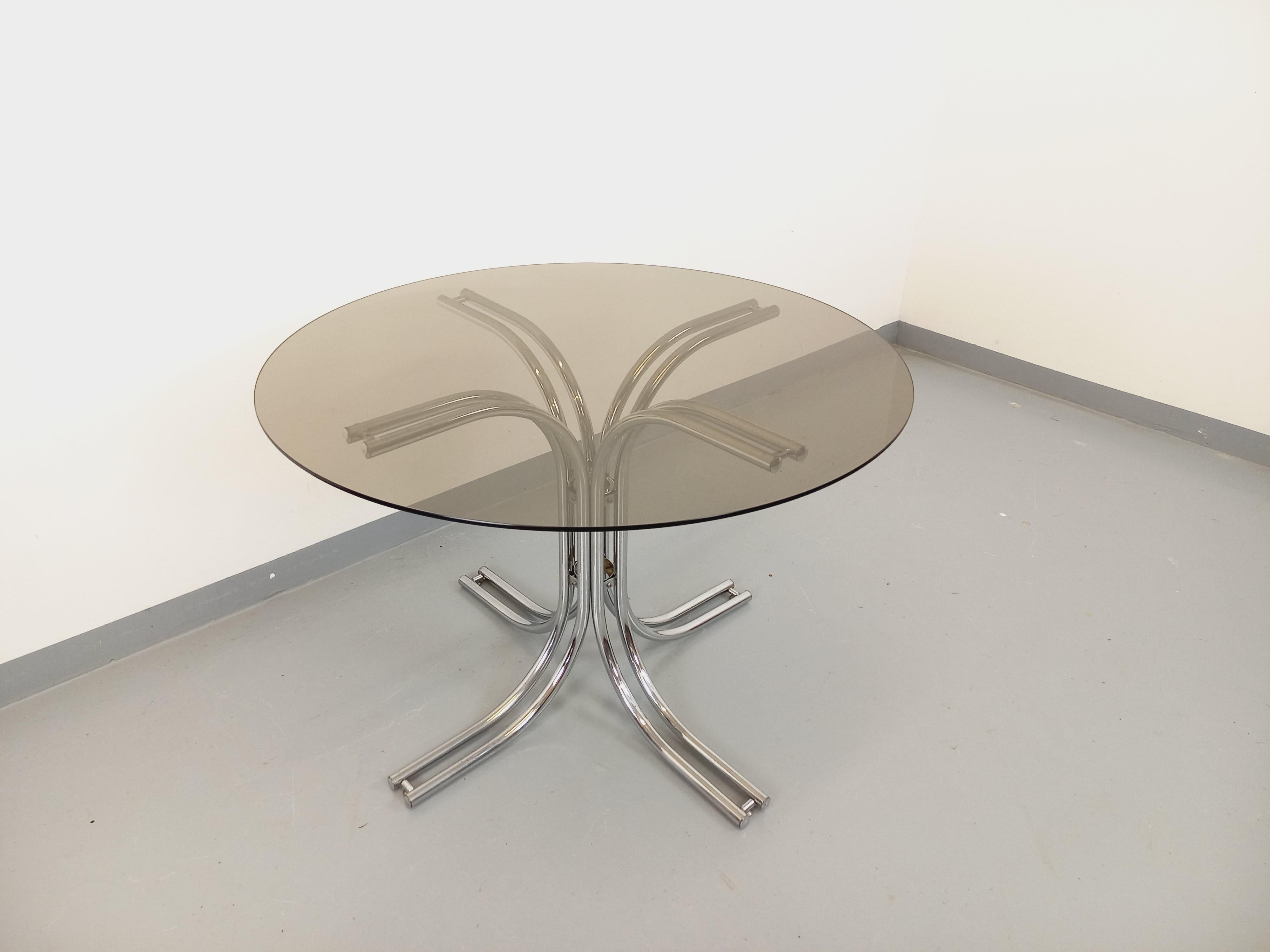 Table à manger ronde vintage en verre fumé et métal chromé style A Space 12