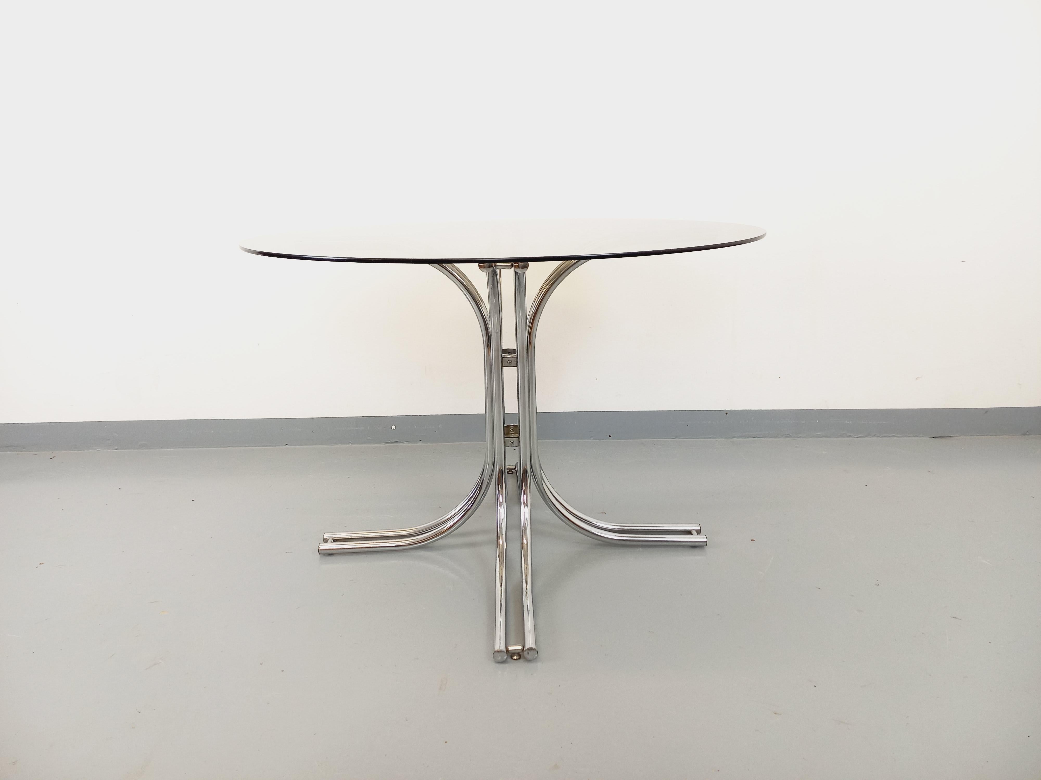Table à manger ronde vintage en verre fumé et métal chromé style A Space 13