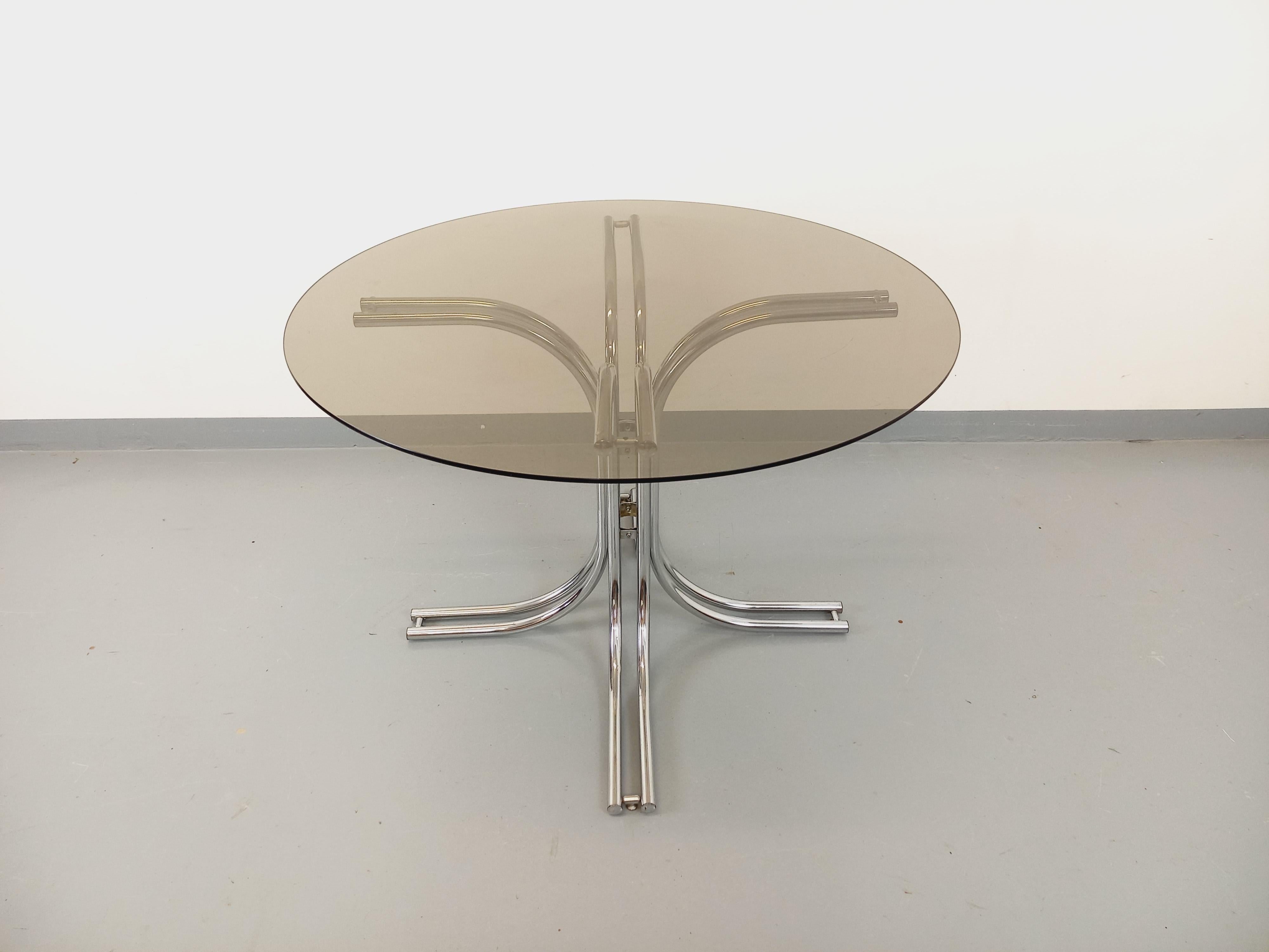 Table à manger ronde vintage en verre fumé et métal chromé style A Space 2