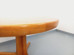 Table à manger ronde vintage style scandinave des années 60 70 en orme blond