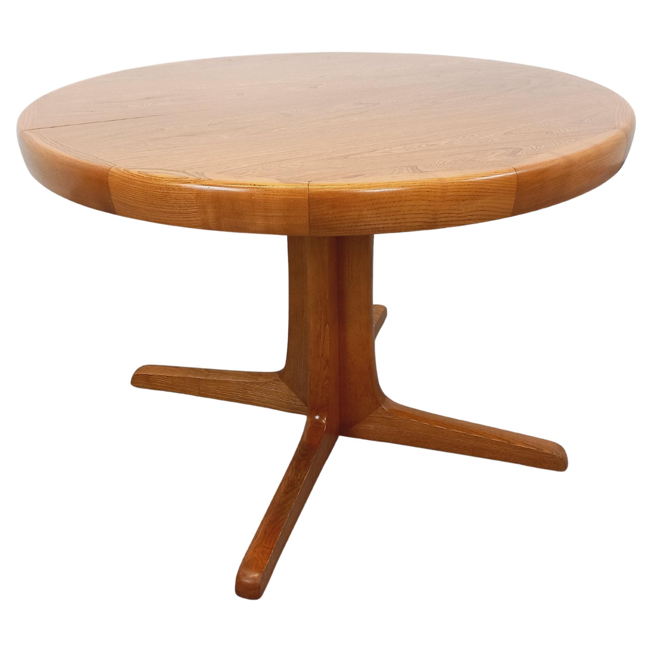 Table à manger ronde vintage style scandinave des années 60 70 en orme blond
