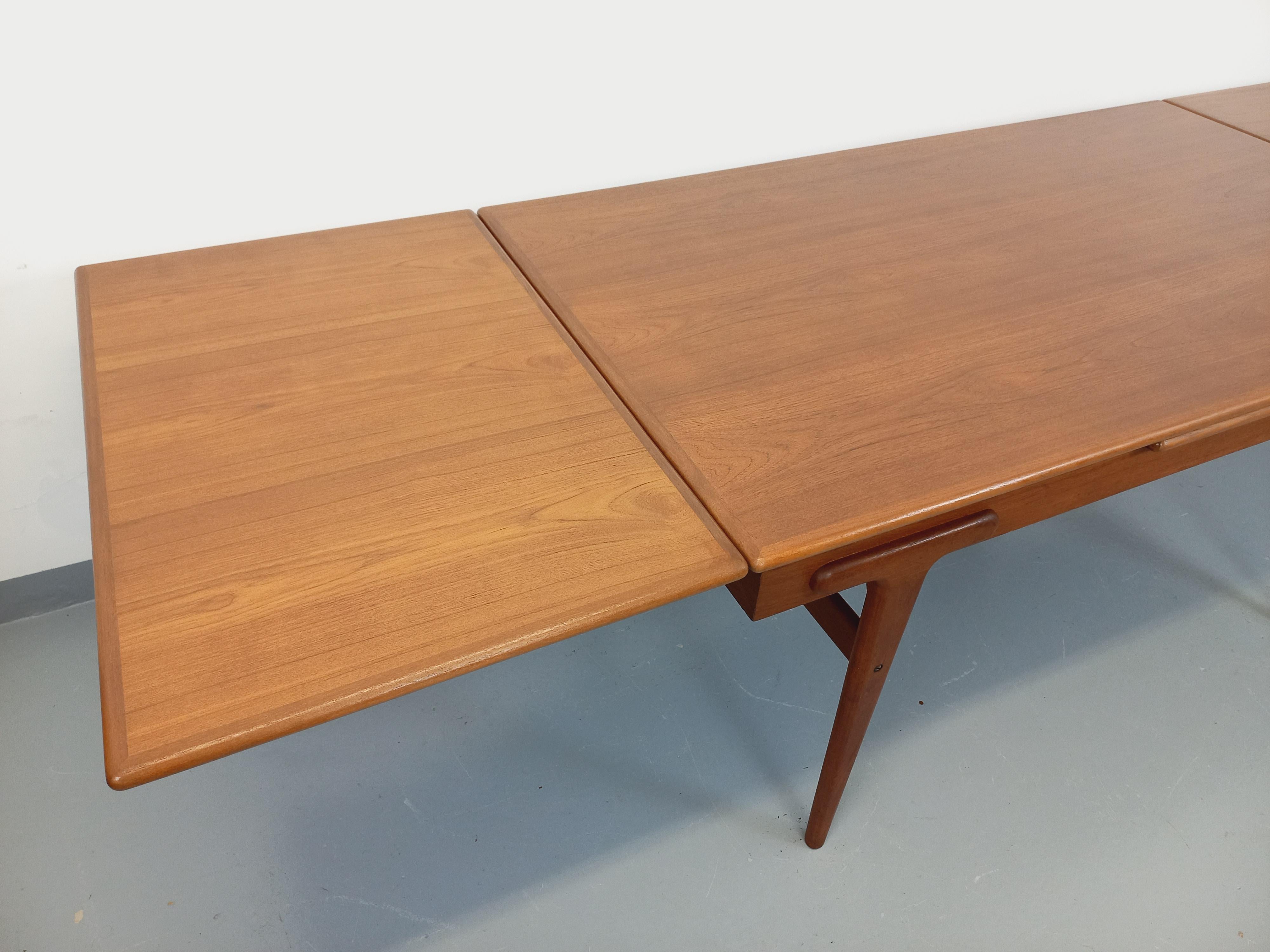 Table à manger scandinave rectangulaire vintage de Ejvind A. Johansson années 60 For Sale 3