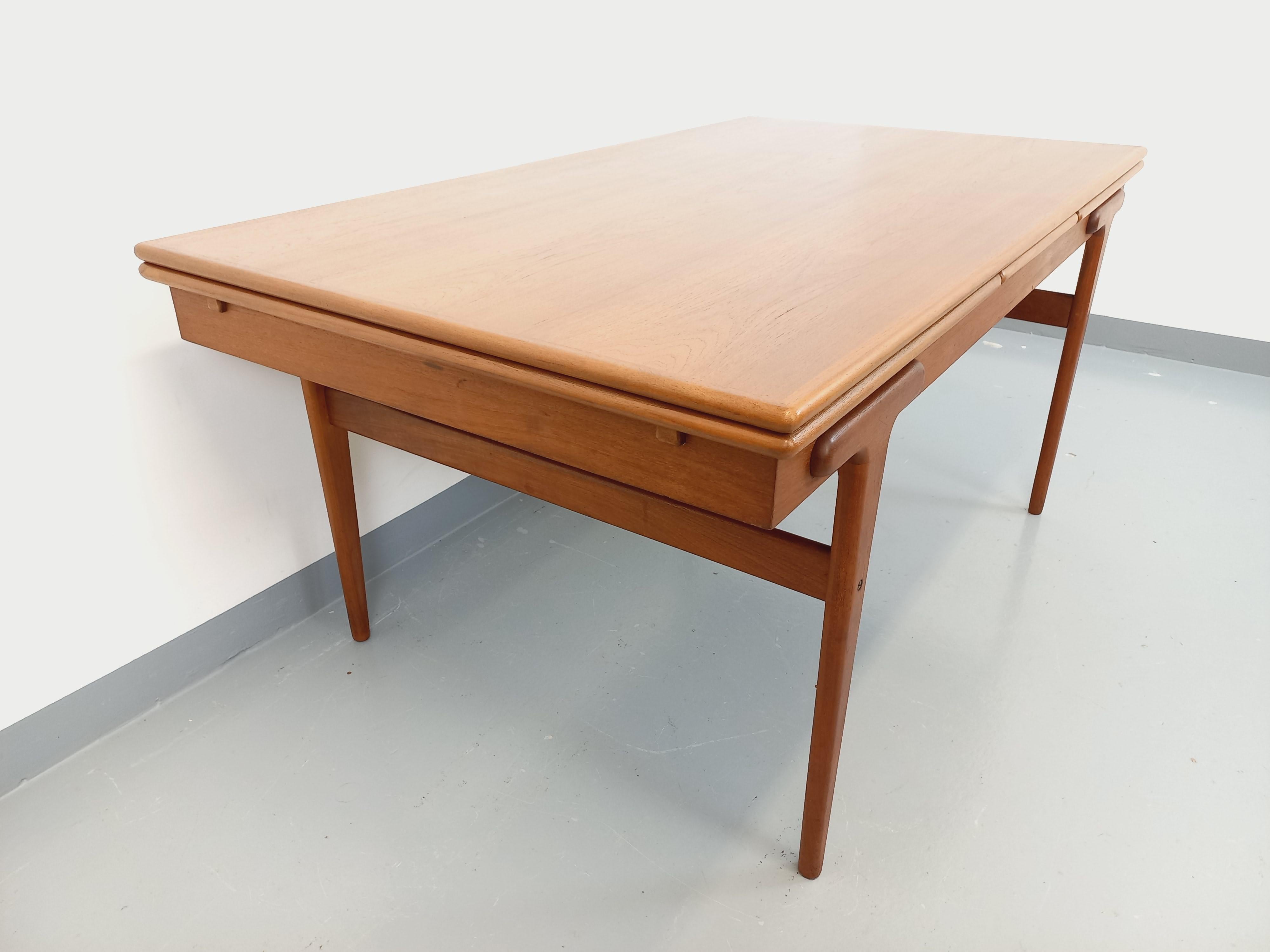 Table à manger scandinave rectangulaire vintage de Ejvind A. Johansson années 60 For Sale 5
