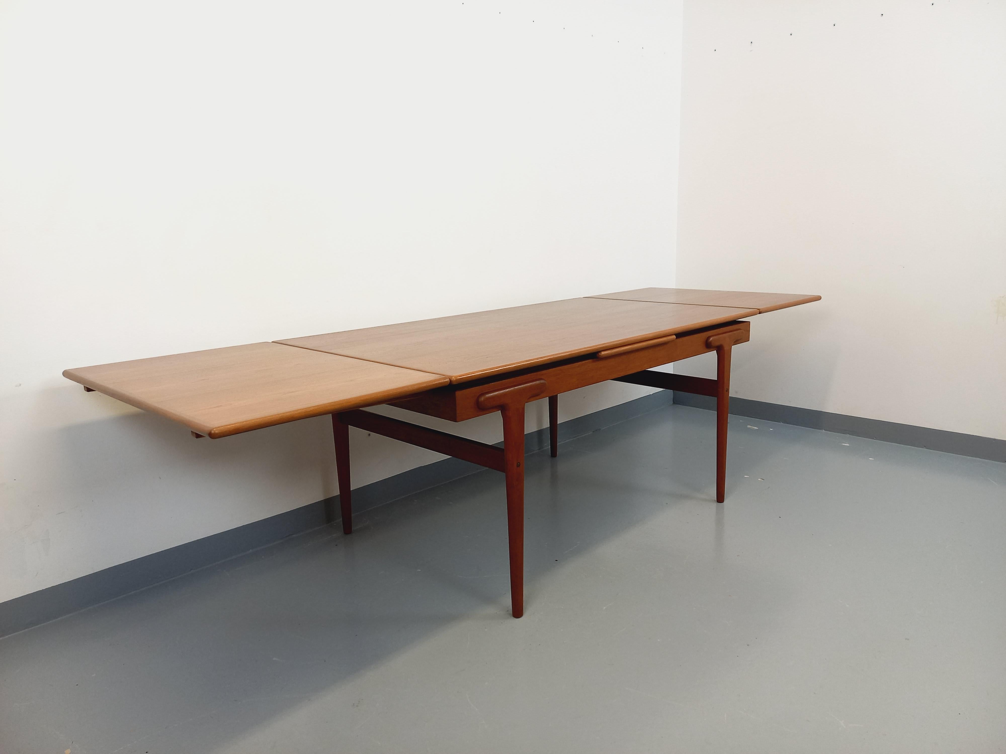 Table à manger scandinave rectangulaire vintage de Ejvind A. Johansson années 60 For Sale 7