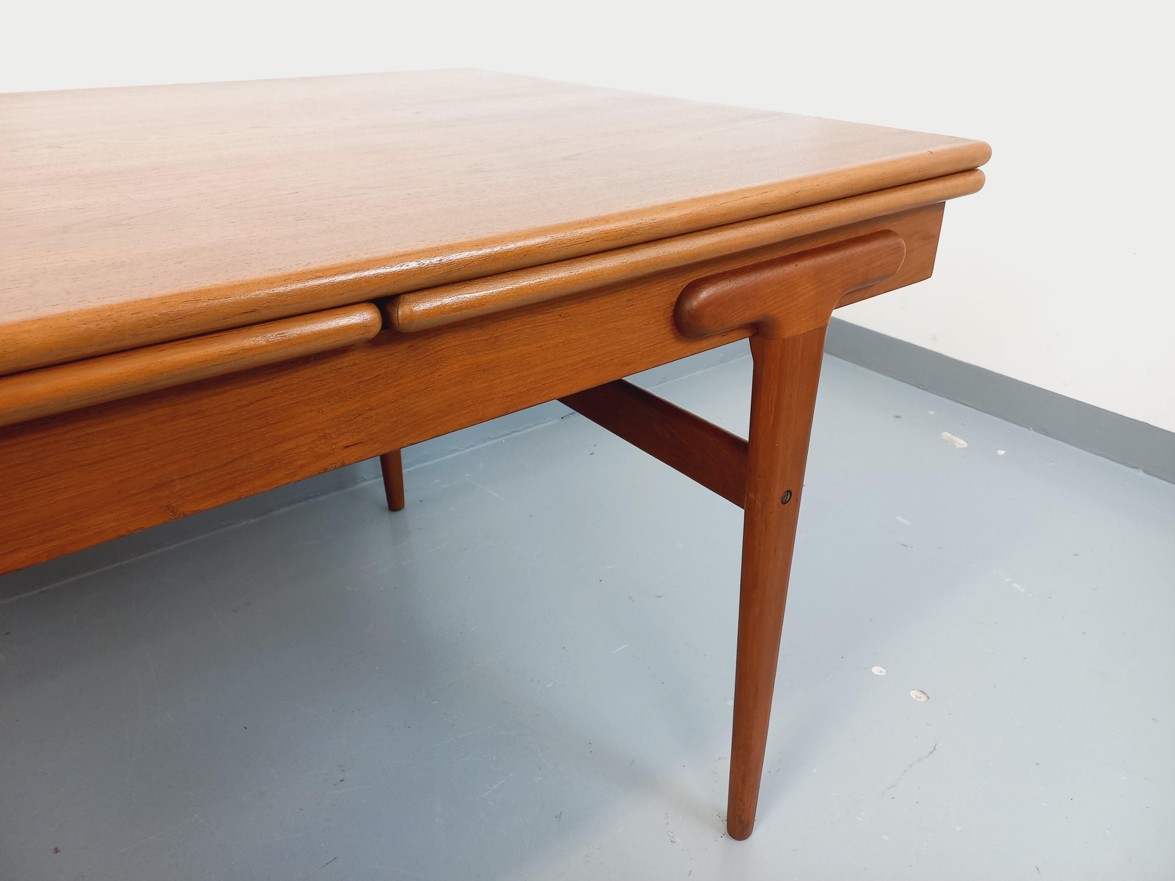 Table à manger scandinave rectangulaire vintage de Ejvind A. Johansson années 60 For Sale 9