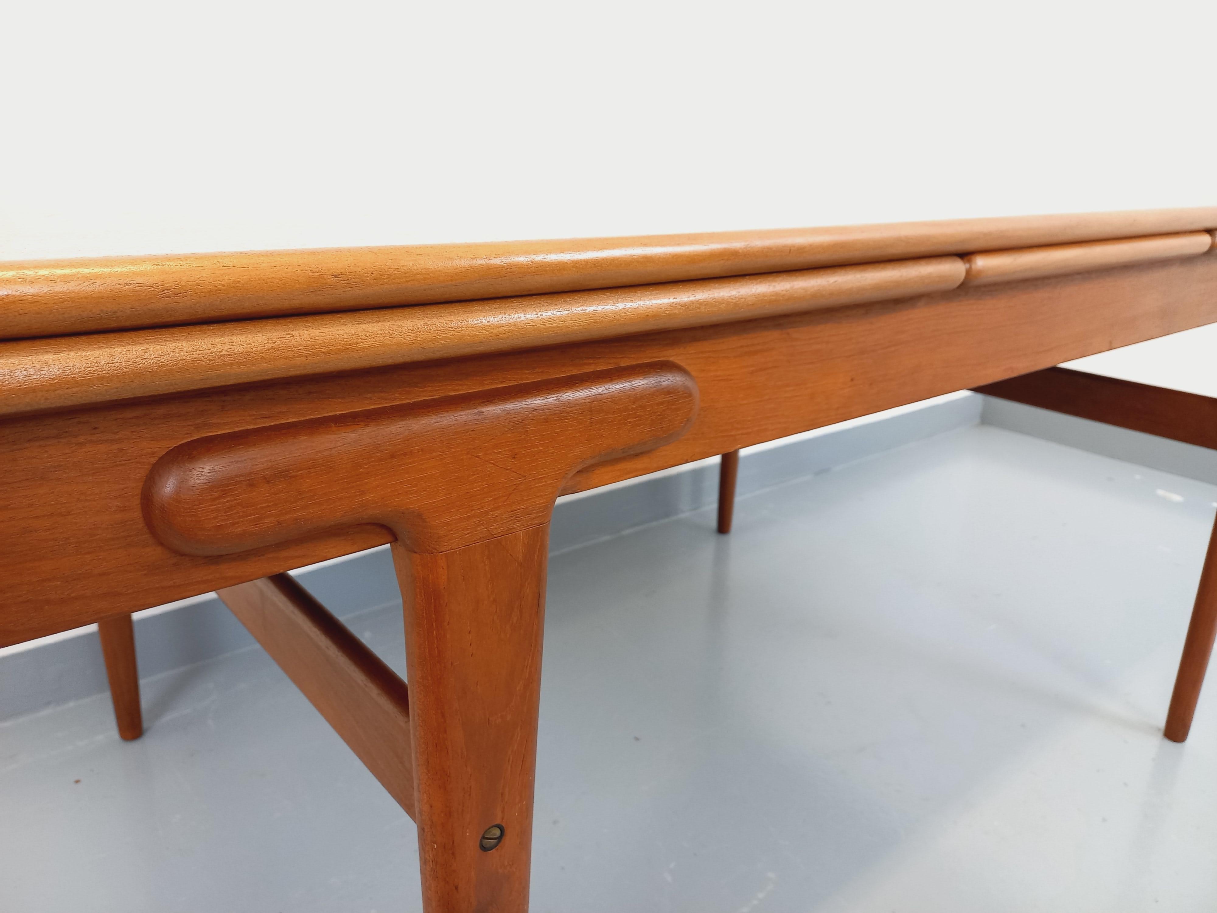 Table à manger scandinave rectangulaire vintage de Ejvind A. Johansson années 60 In Good Condition For Sale In BESANÇON, FR
