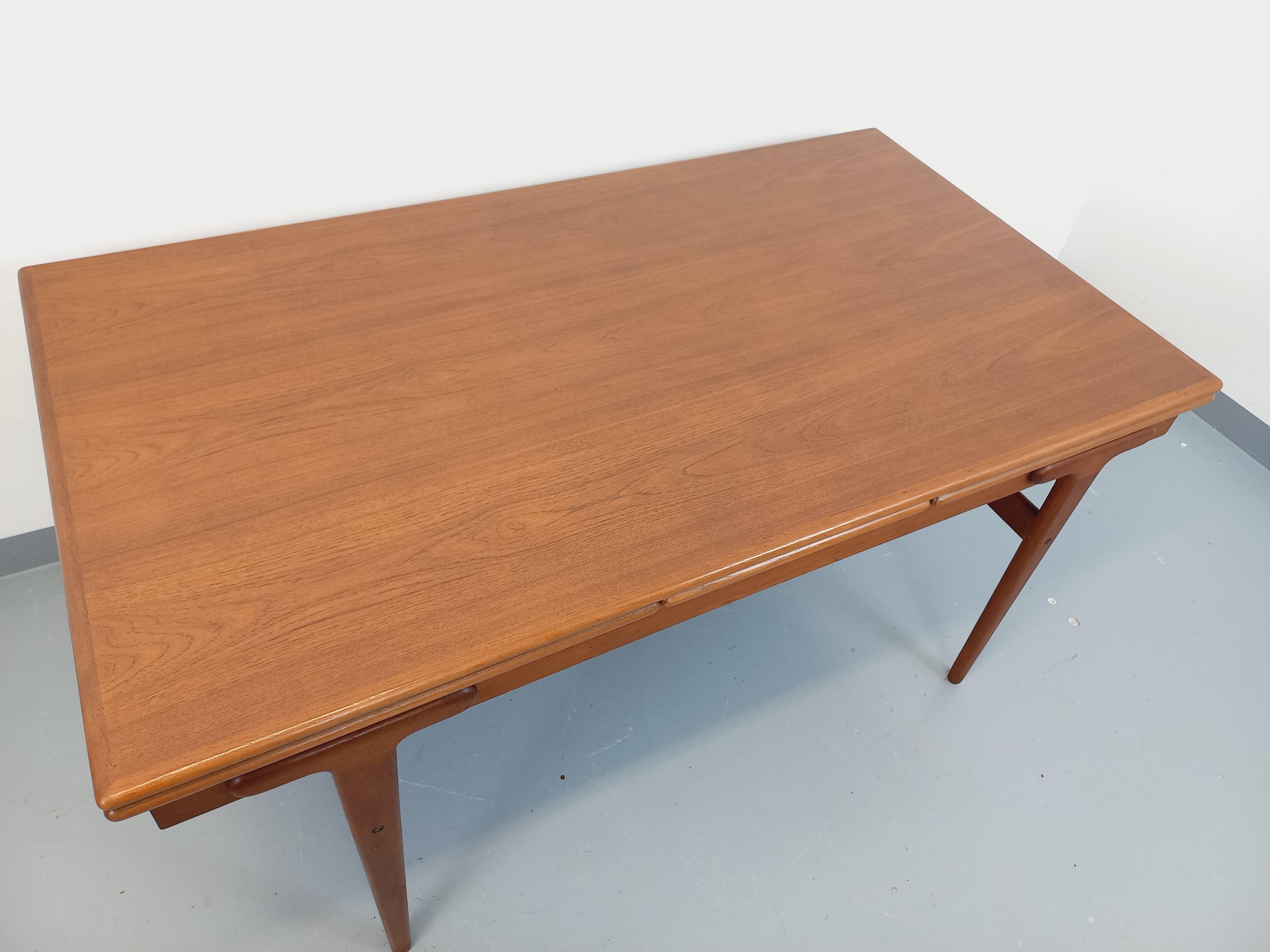 Mid-20th Century Table à manger scandinave rectangulaire vintage de Ejvind A. Johansson années 60 For Sale
