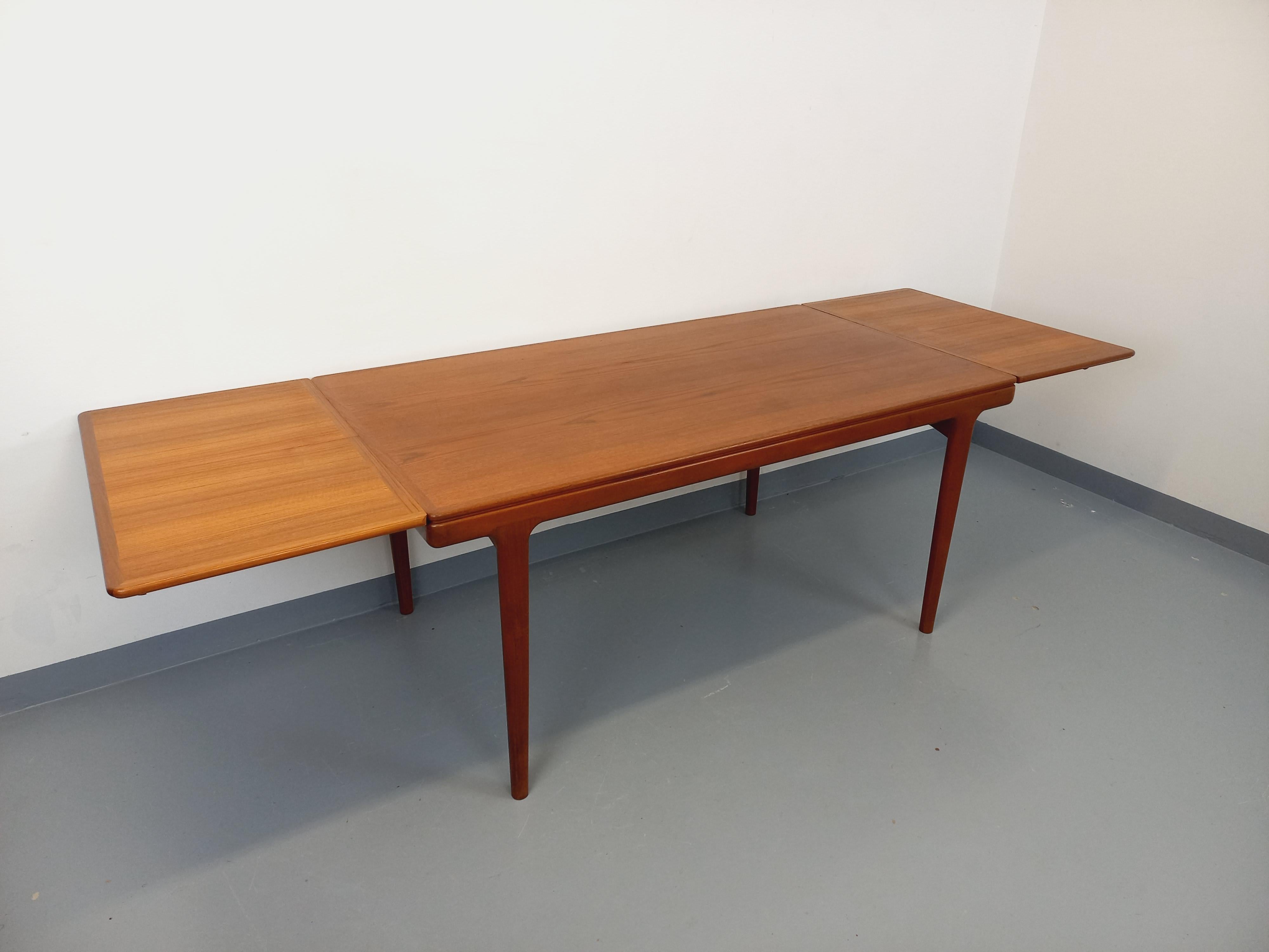 Tavolo da pranzo scandinavo rettangolare vintage di Johannes Andersen per Samcom in vendita 3