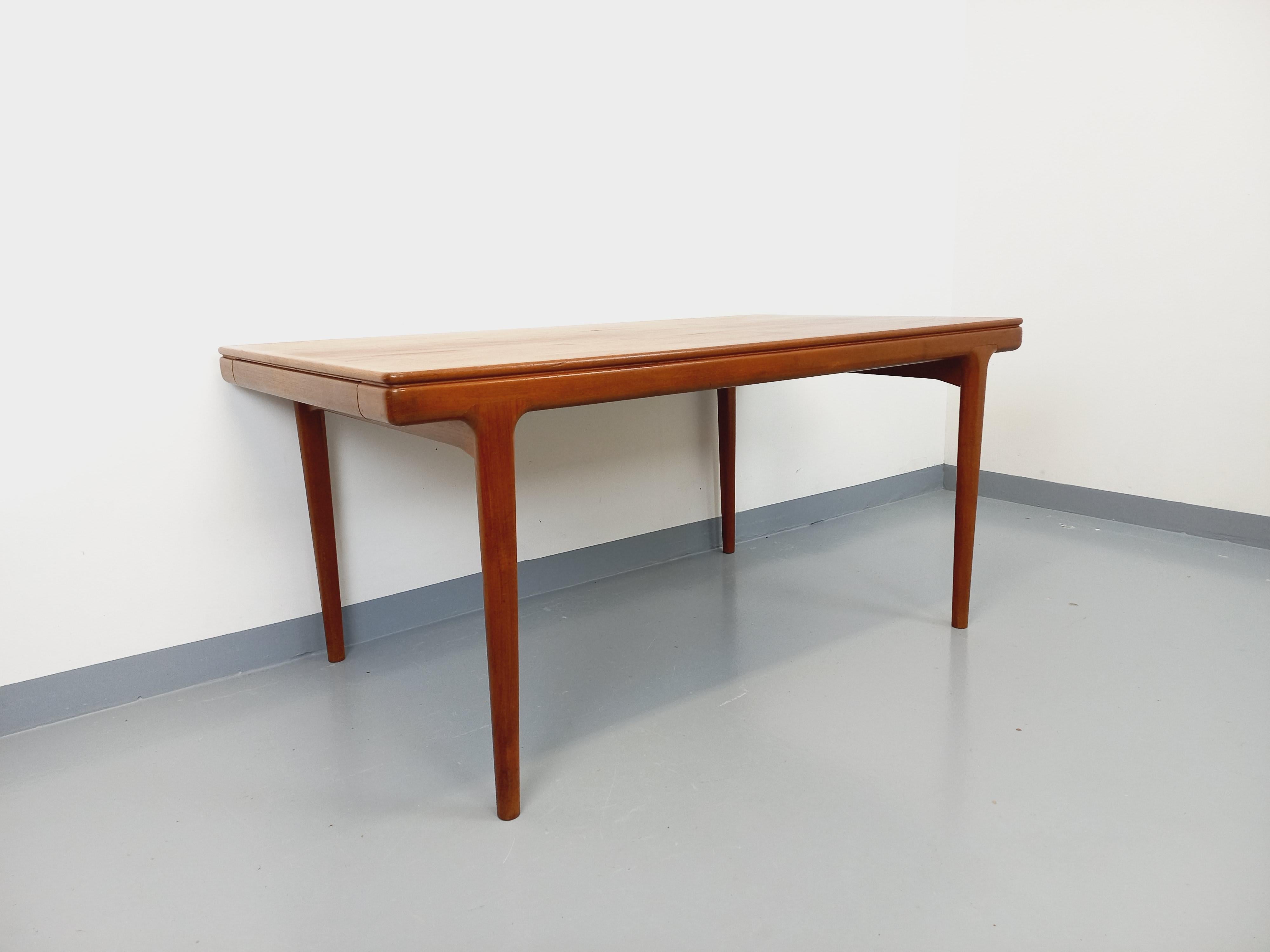 Tavolo da pranzo scandinavo rettangolare vintage di Johannes Andersen per Samcom in vendita 4