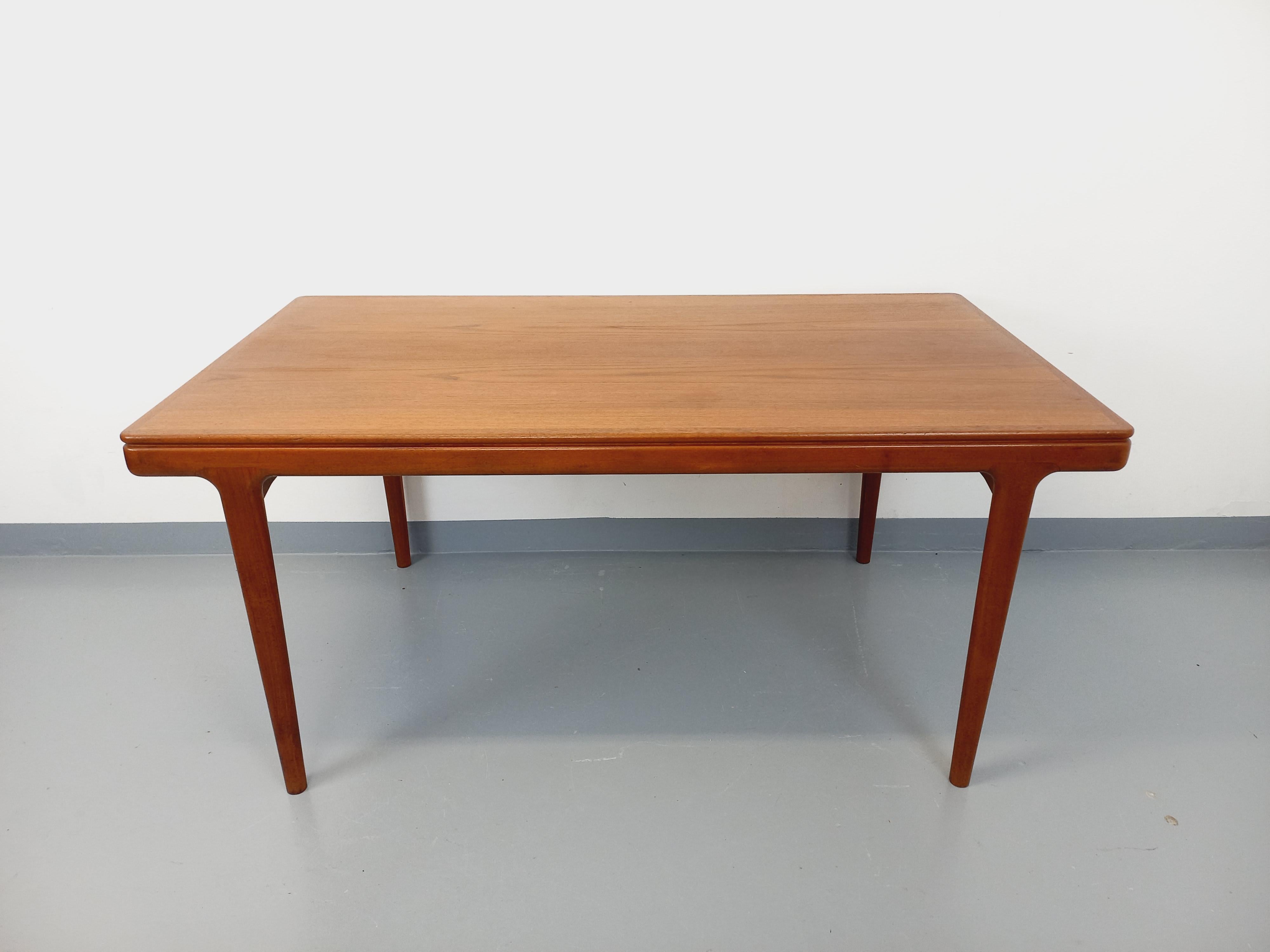 Scandinavo moderno Tavolo da pranzo scandinavo rettangolare vintage di Johannes Andersen per Samcom in vendita