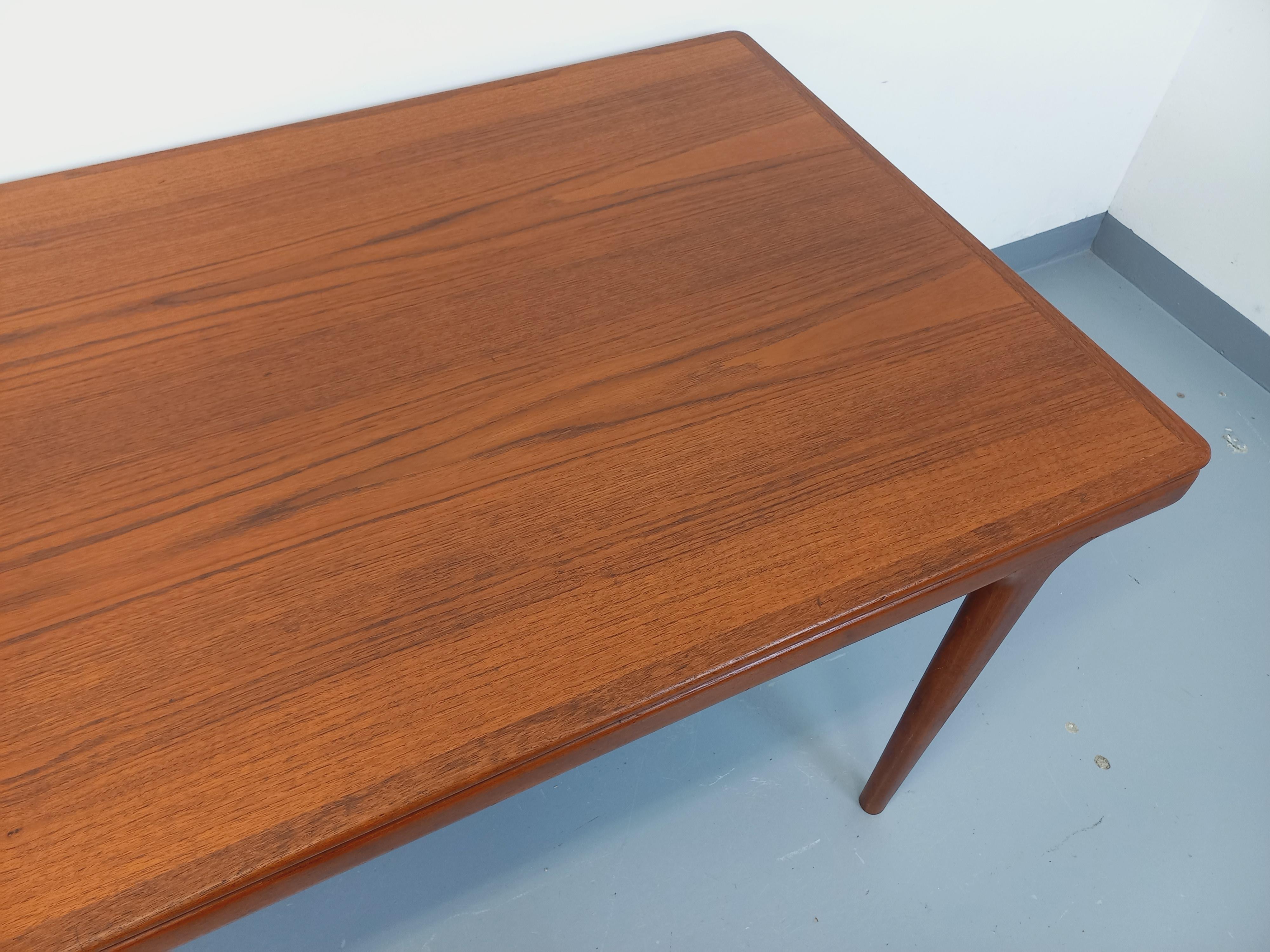 Metà XX secolo Tavolo da pranzo scandinavo rettangolare vintage di Johannes Andersen per Samcom in vendita