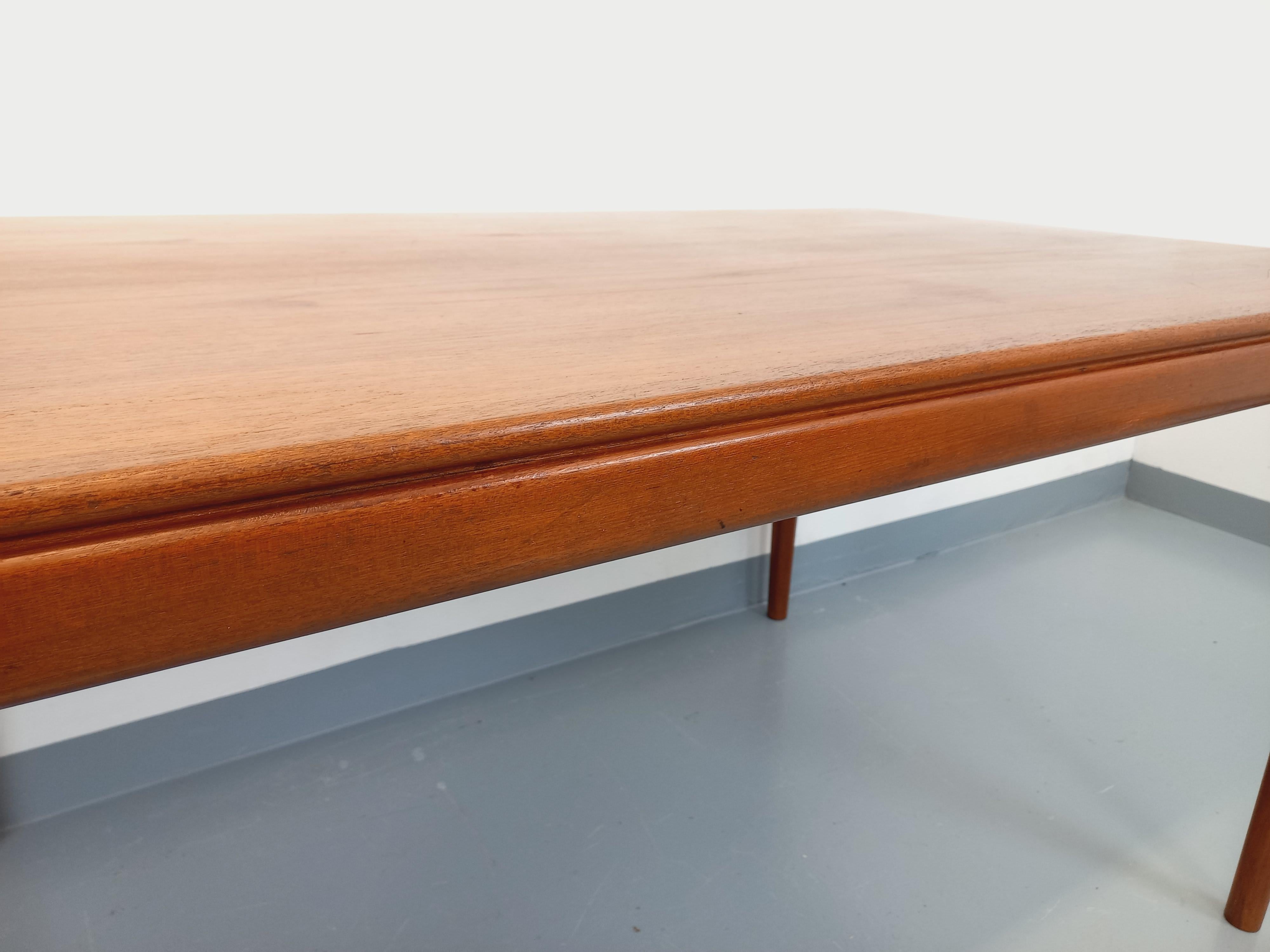 Teak Tavolo da pranzo scandinavo rettangolare vintage di Johannes Andersen per Samcom in vendita