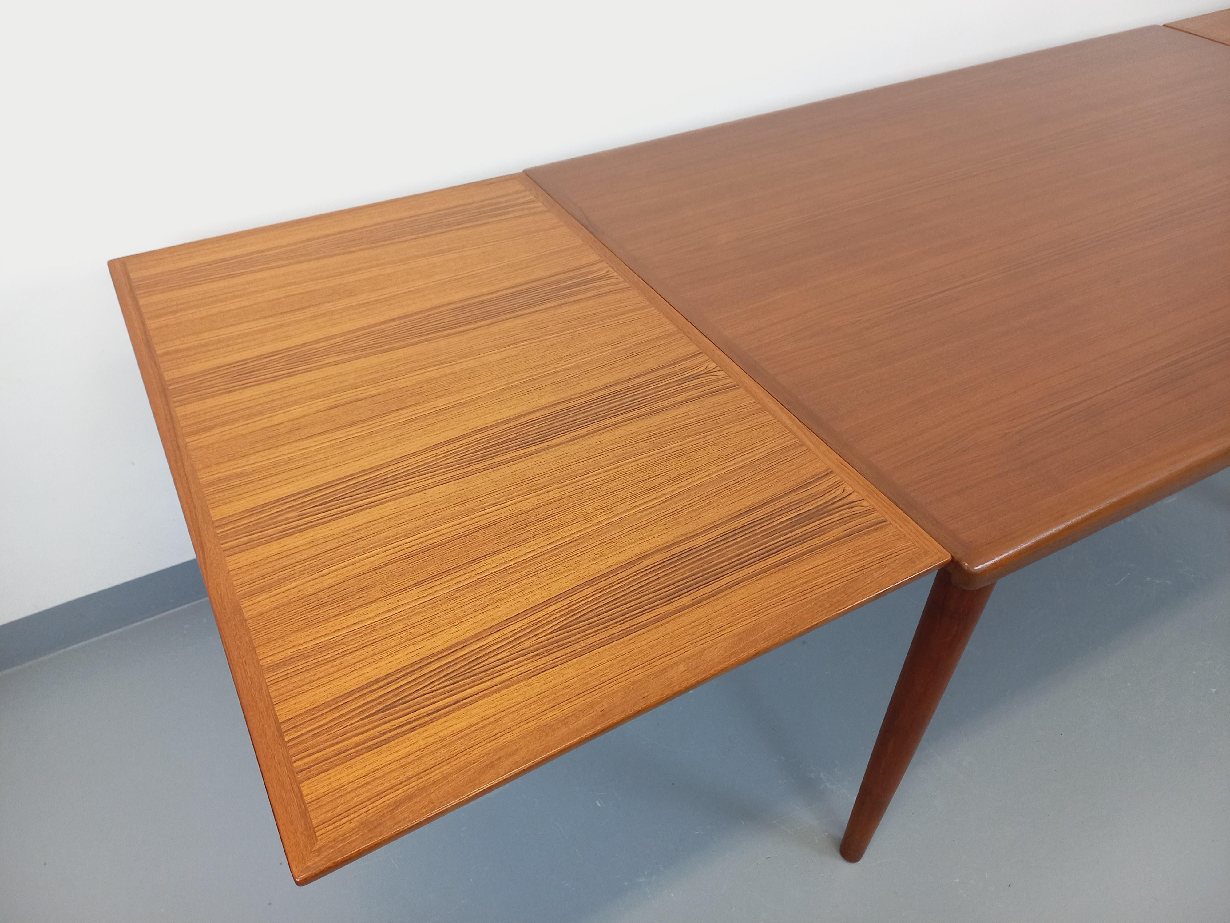 Table à manger scandinave rectangulaire vintage Dyrlund des années 60 en teck For Sale 5