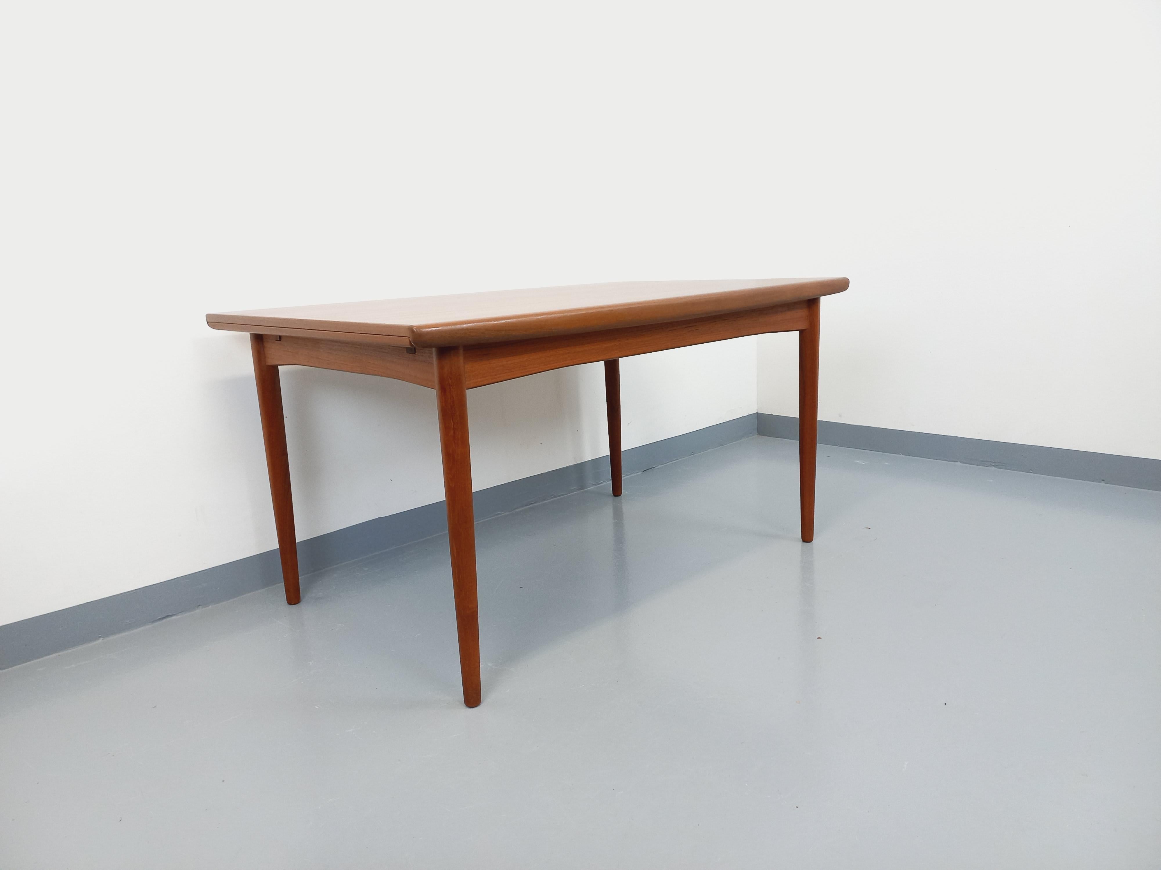 Table à manger scandinave rectangulaire vintage Dyrlund des années 60 en teck For Sale 10
