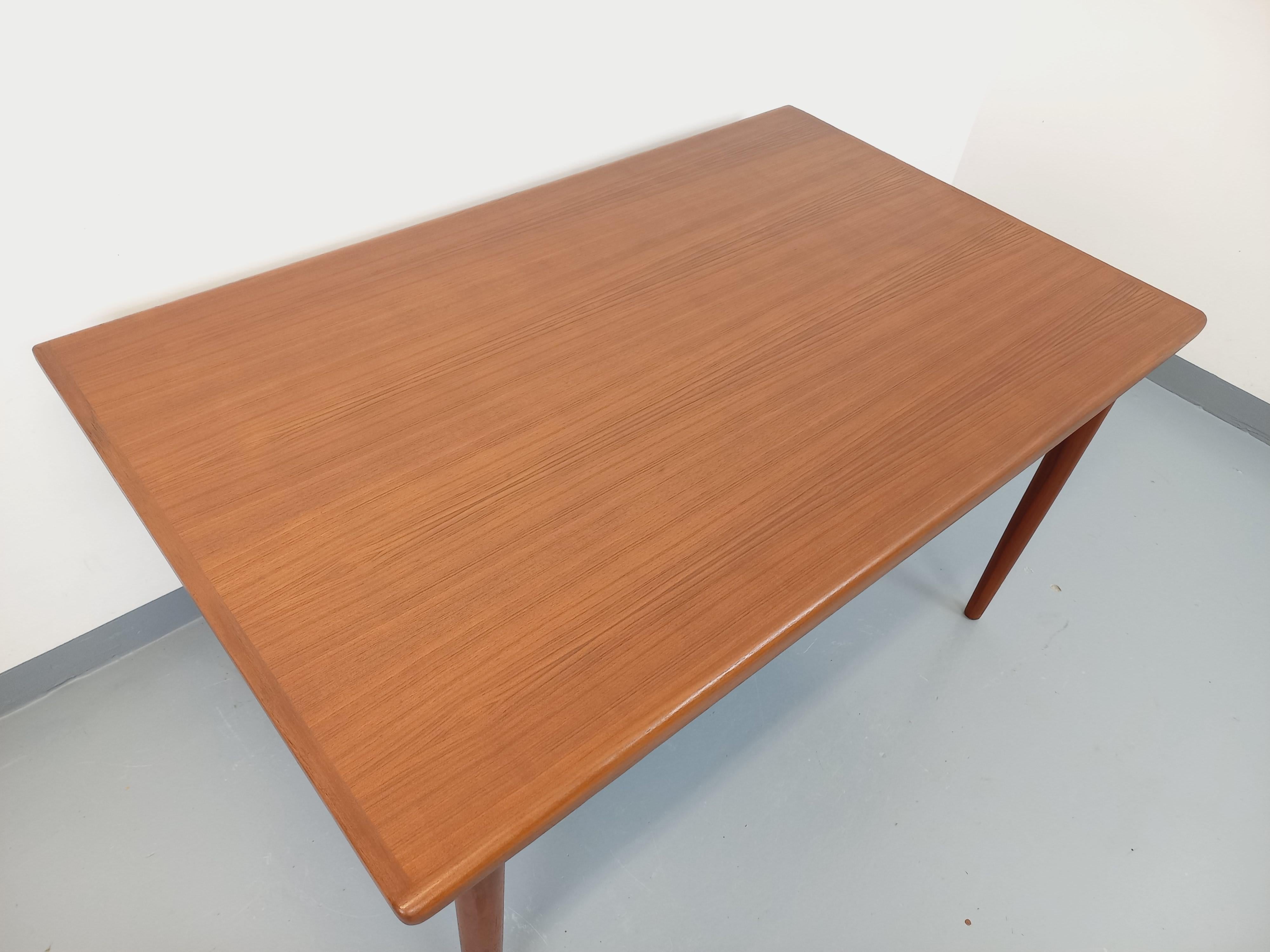 Teak Table à manger scandinave rectangulaire vintage Dyrlund des années 60 en teck For Sale