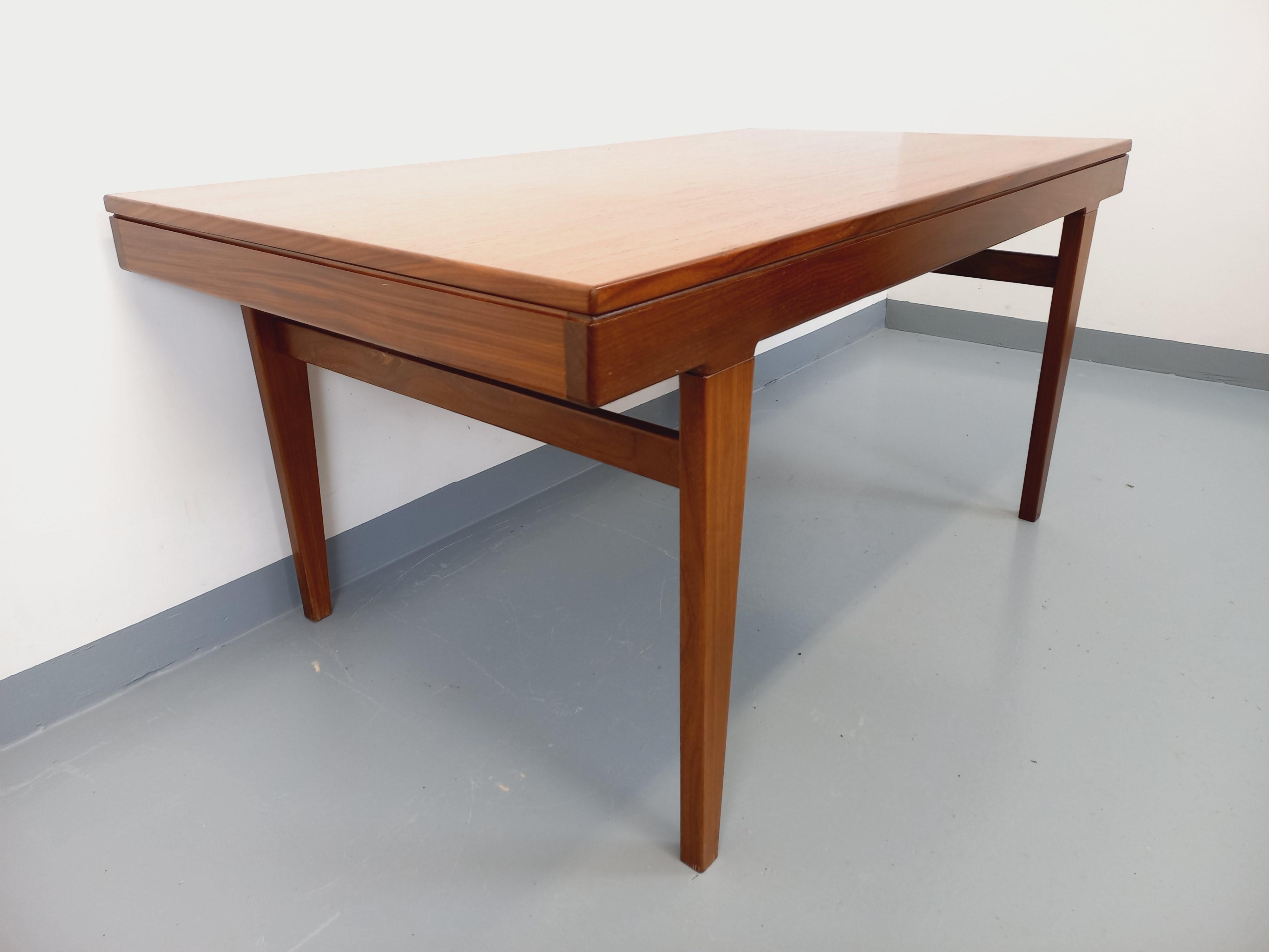 Table à manger scandinave vintage des années 50 60 en teck avec rallonge en vente 4