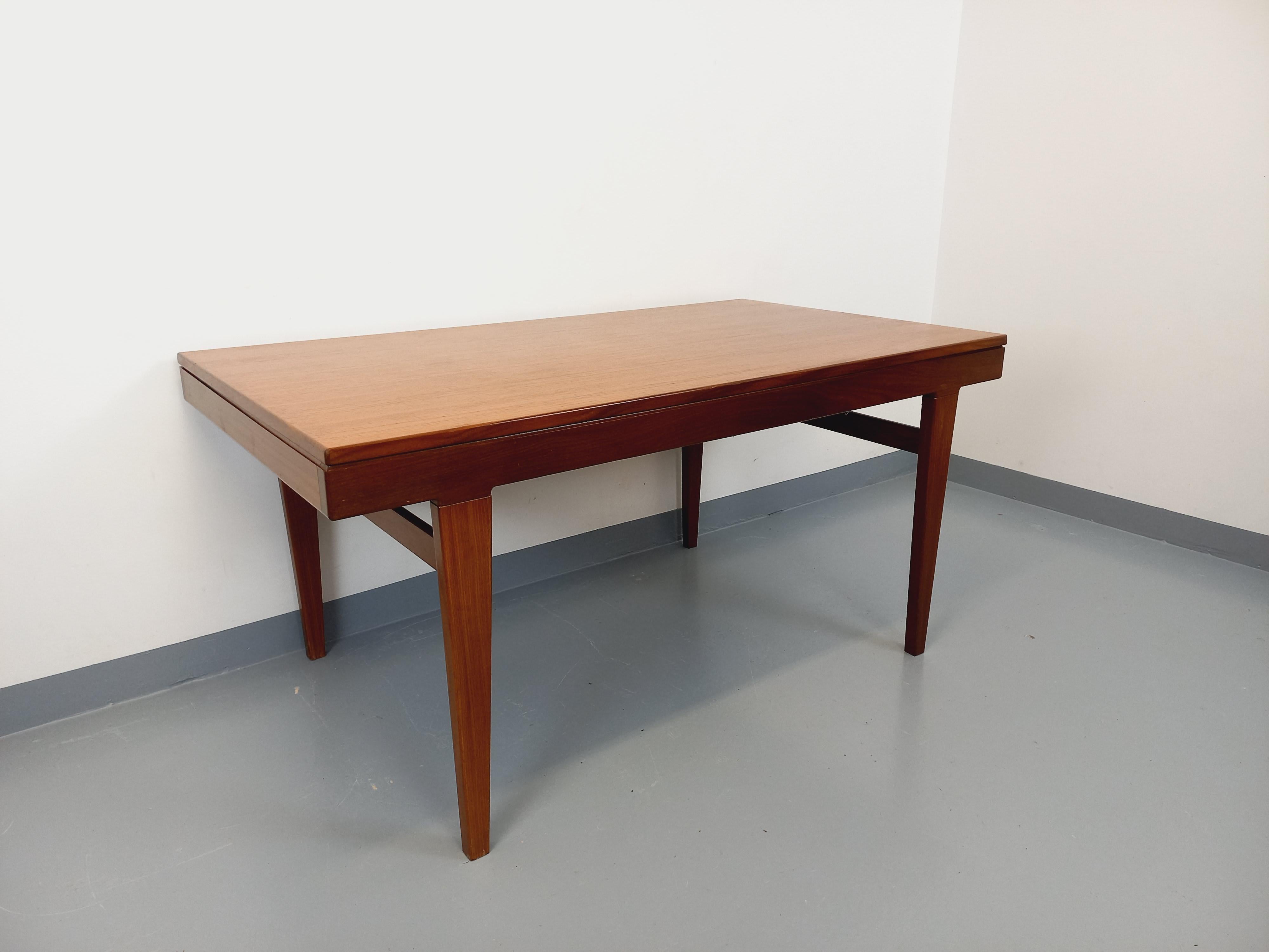 Table à manger scandinave vintage des années 50 60 en teck avec rallonge en vente 7