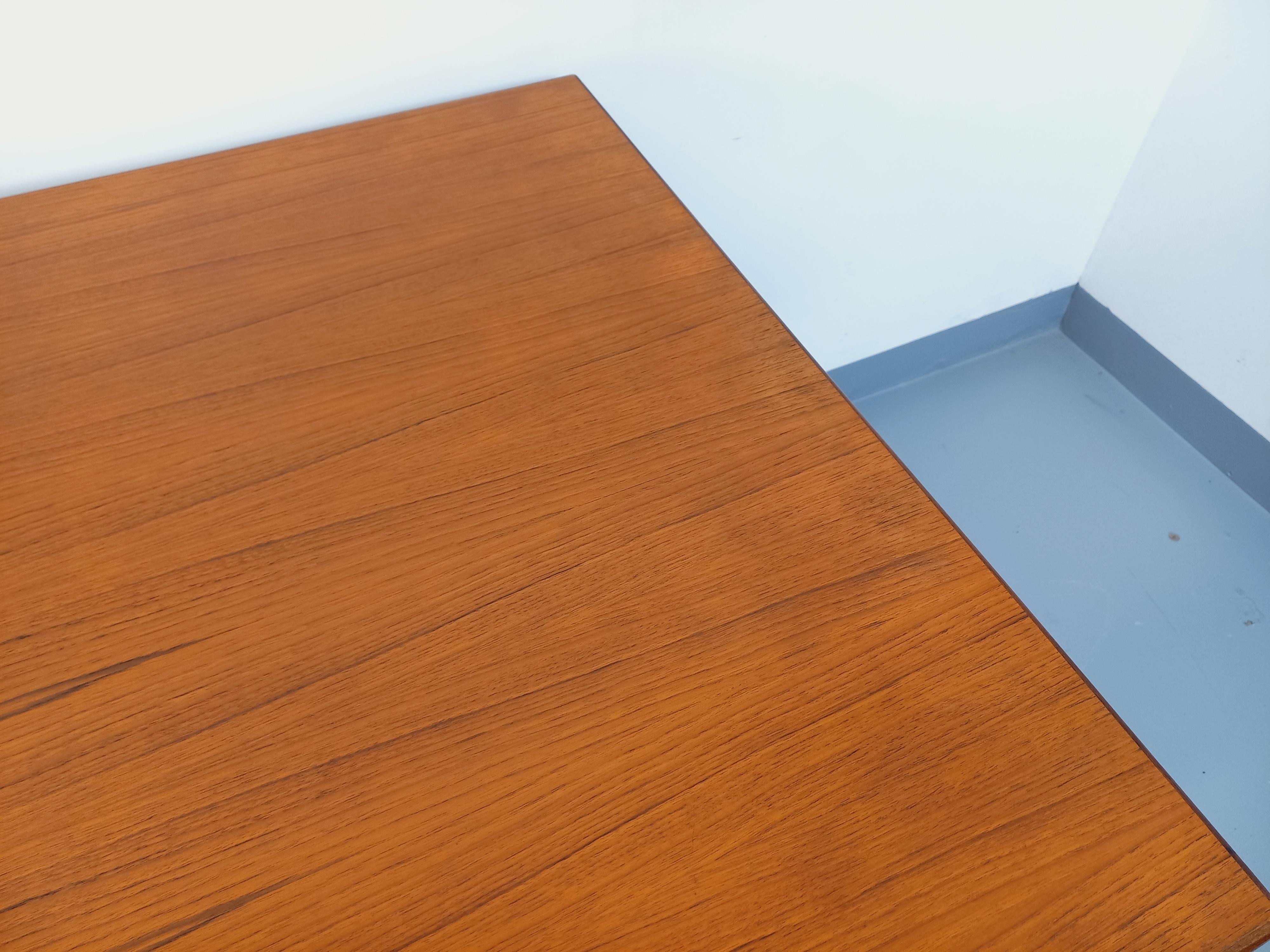 Table à manger scandinave vintage des années 50 60 en teck avec rallonge en vente 8