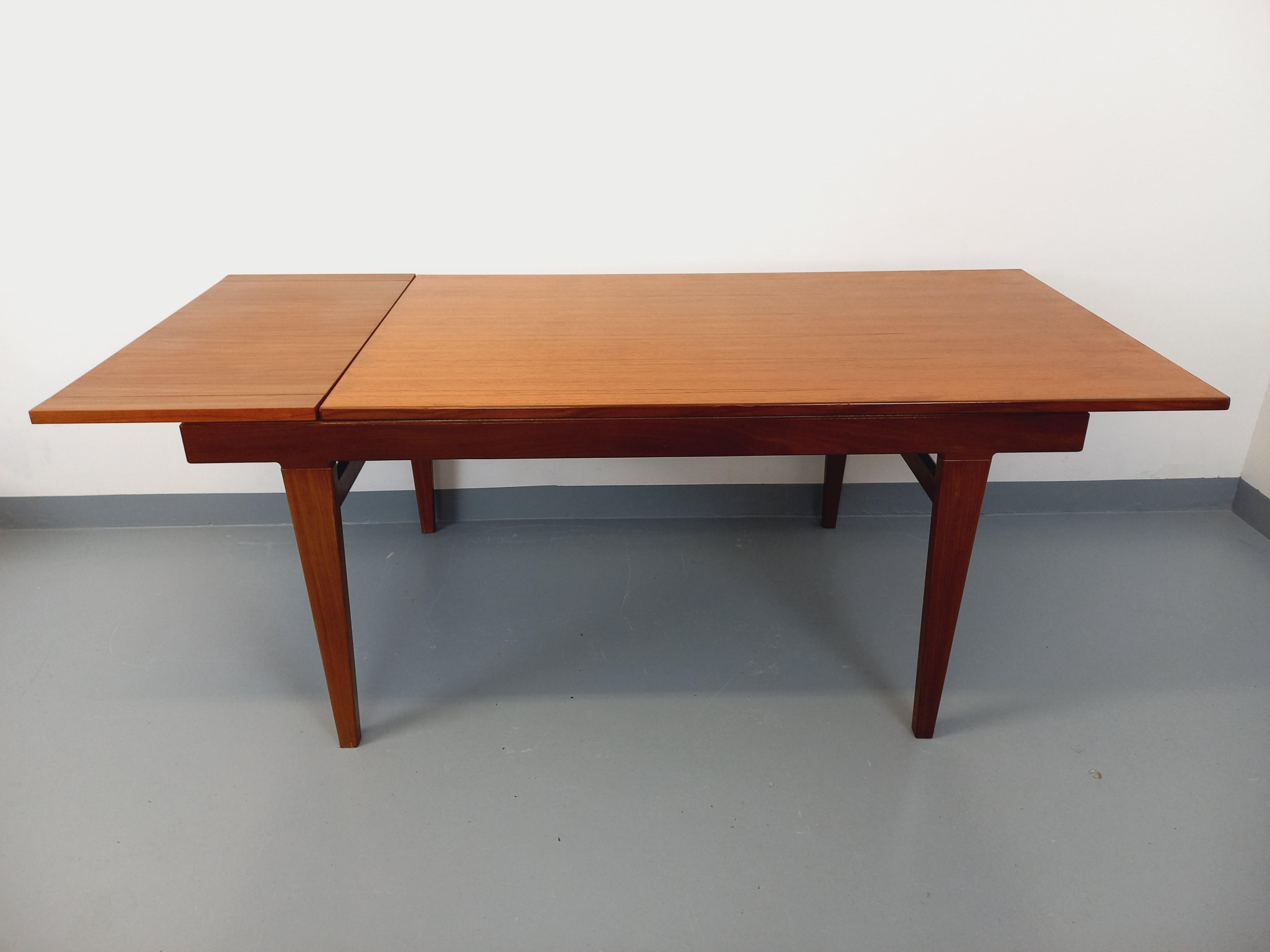 Table à manger scandinave vintage des années 50 60 en teck avec rallonge en vente 9