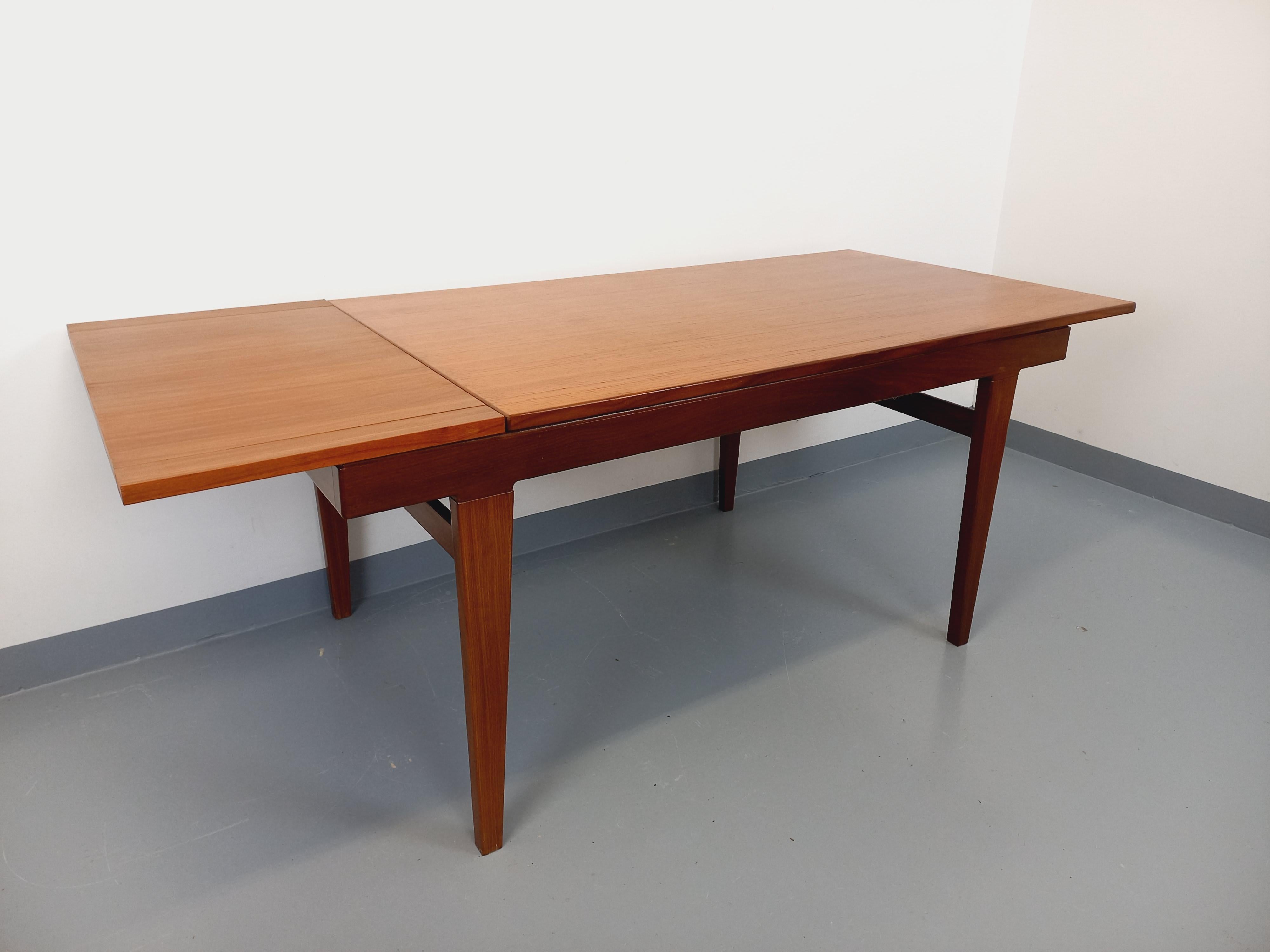 Table à manger scandinave vintage des années 50 60 en teck avec rallonge en vente 10