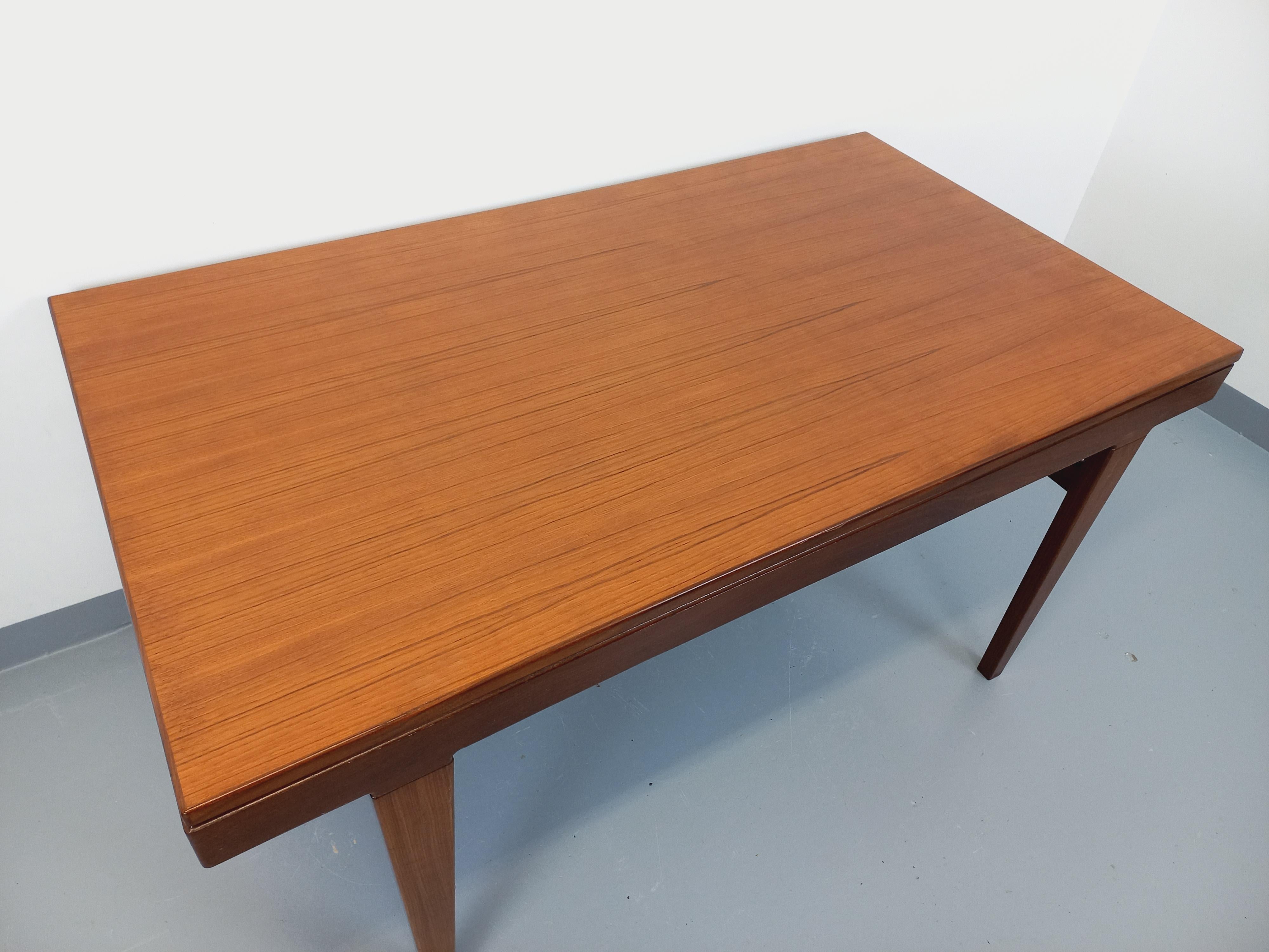 Table à manger scandinave vintage des années 50 60 en teck avec rallonge Bon état - En vente à BESANÇON, FR