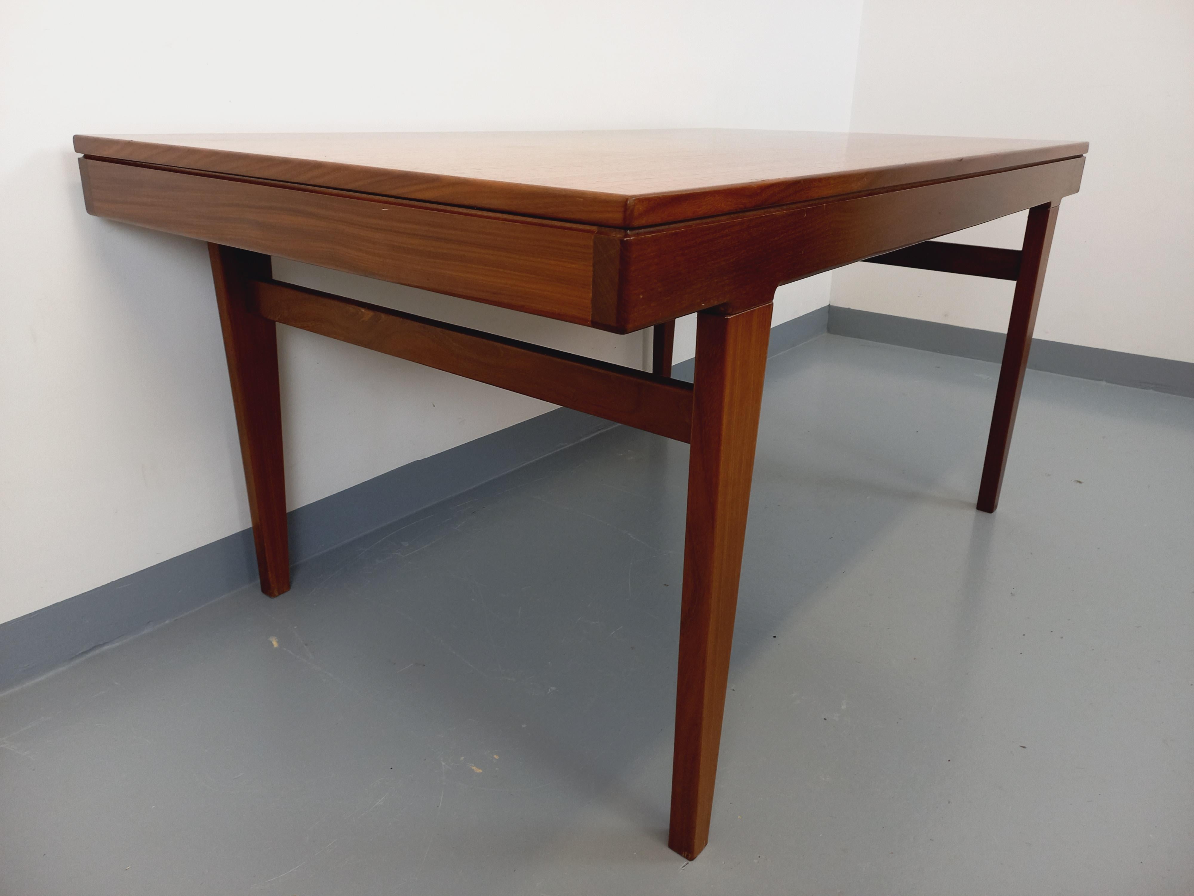 Teck Table à manger scandinave vintage des années 50 60 en teck avec rallonge en vente