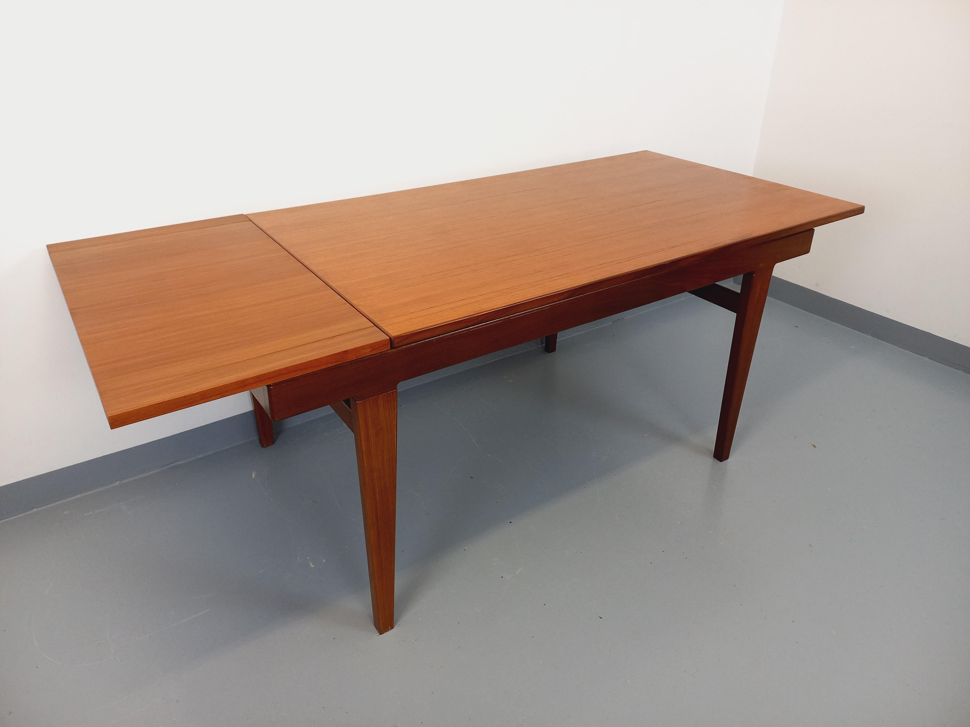 Table à manger scandinave vintage des années 50 60 en teck avec rallonge en vente 2