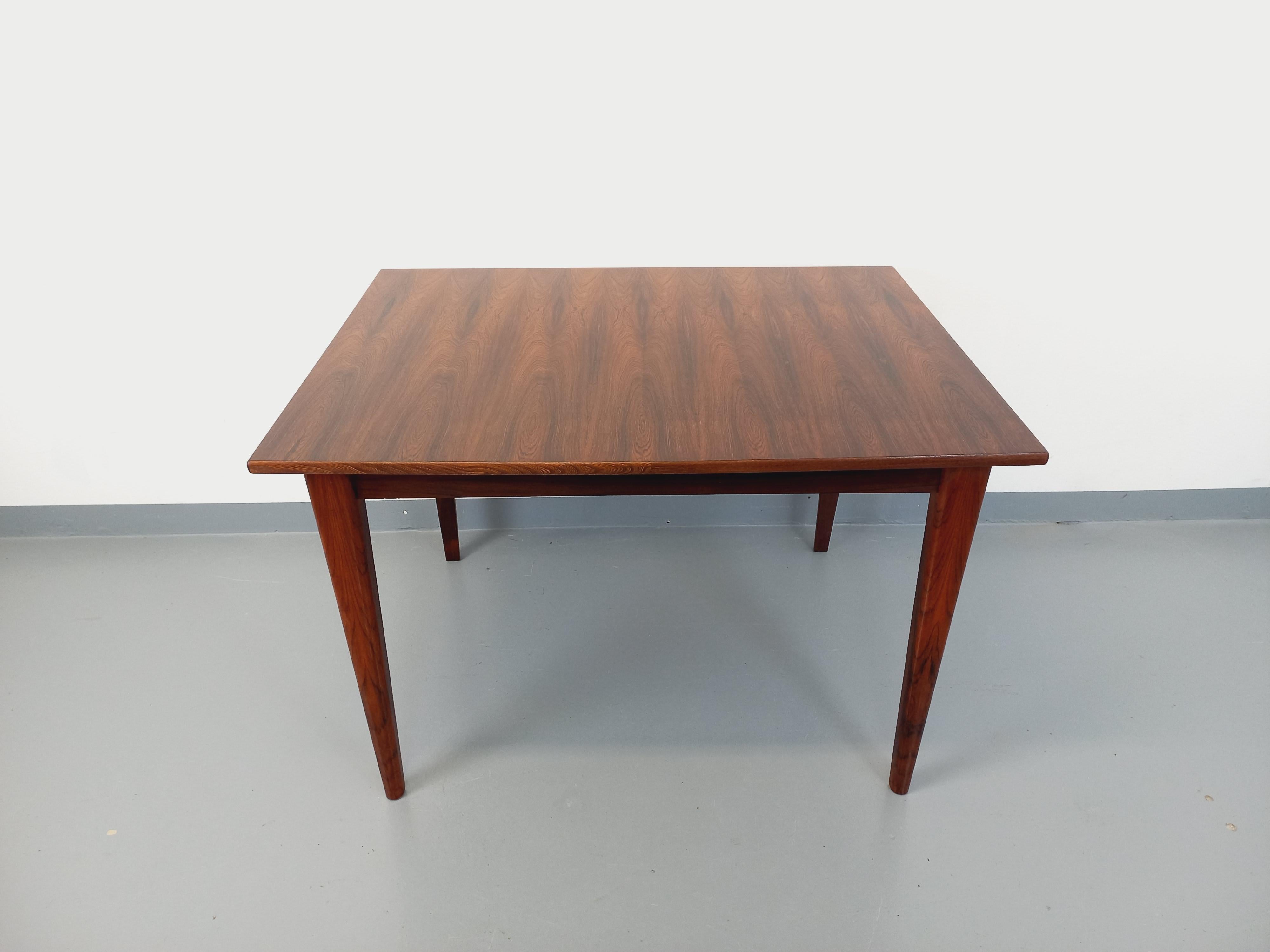 Table à manger style scandinave vintage des années 50 60 en palissandre en vente 3