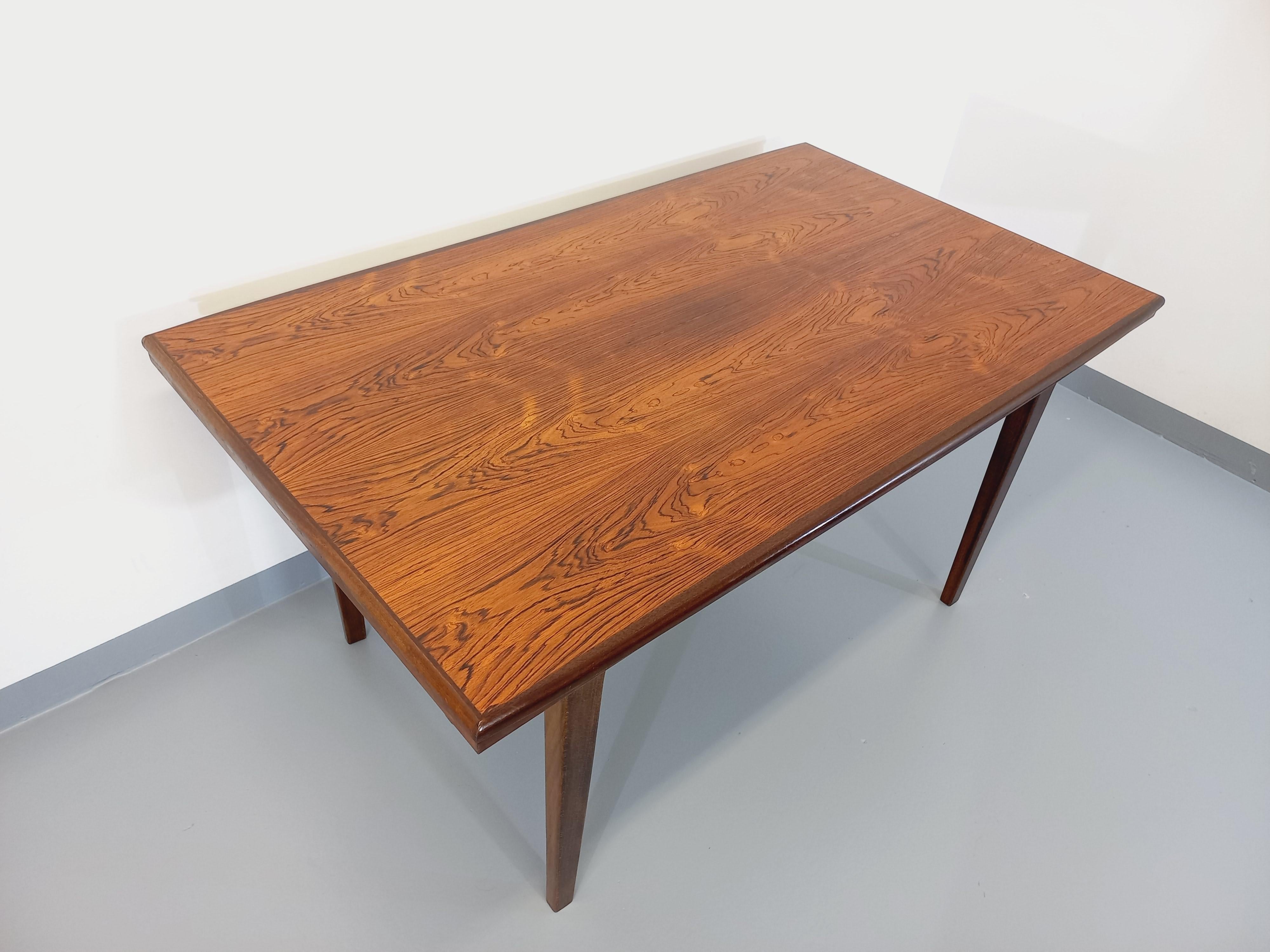 Table à manger style scandinave vintage des années 50 60 en palissandre en vente 5