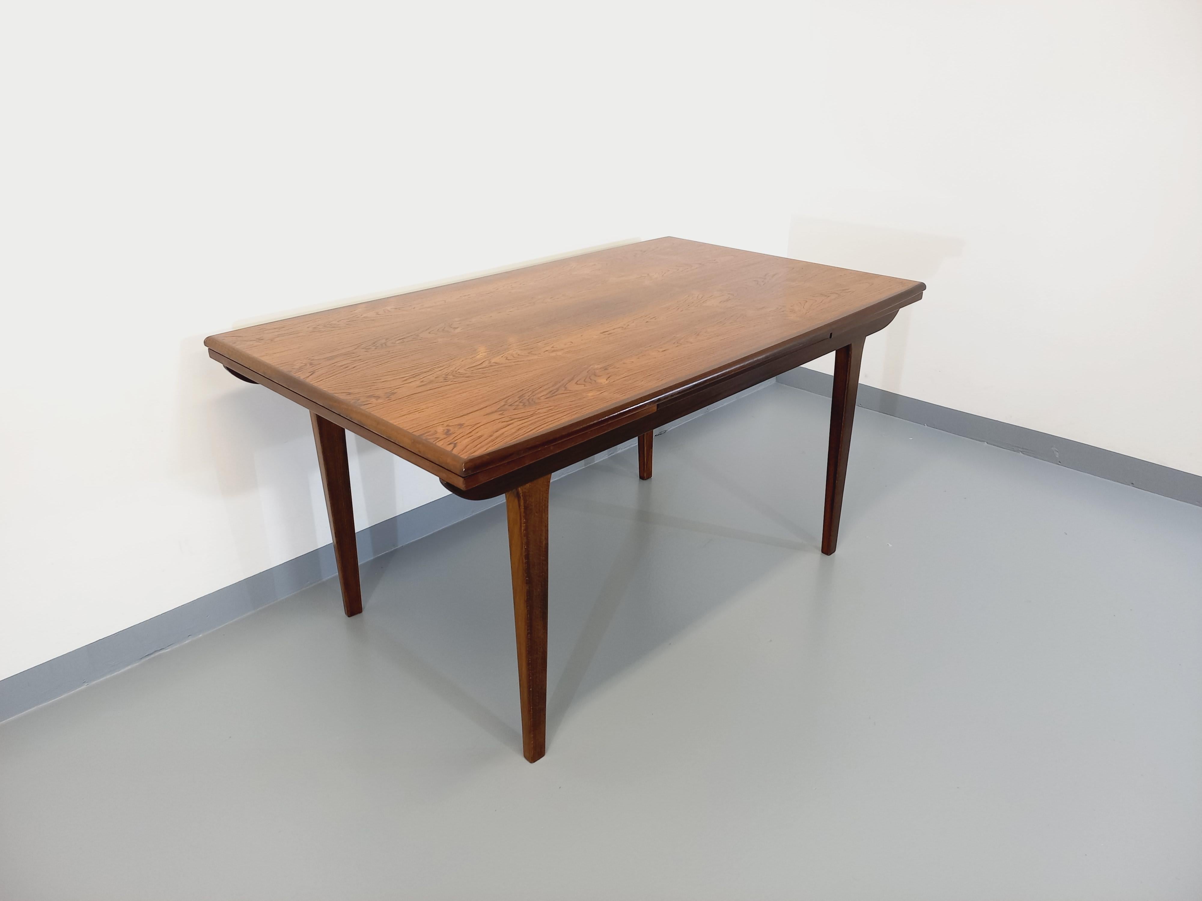 Table à manger style scandinave vintage des années 50 60 en palissandre en vente 6