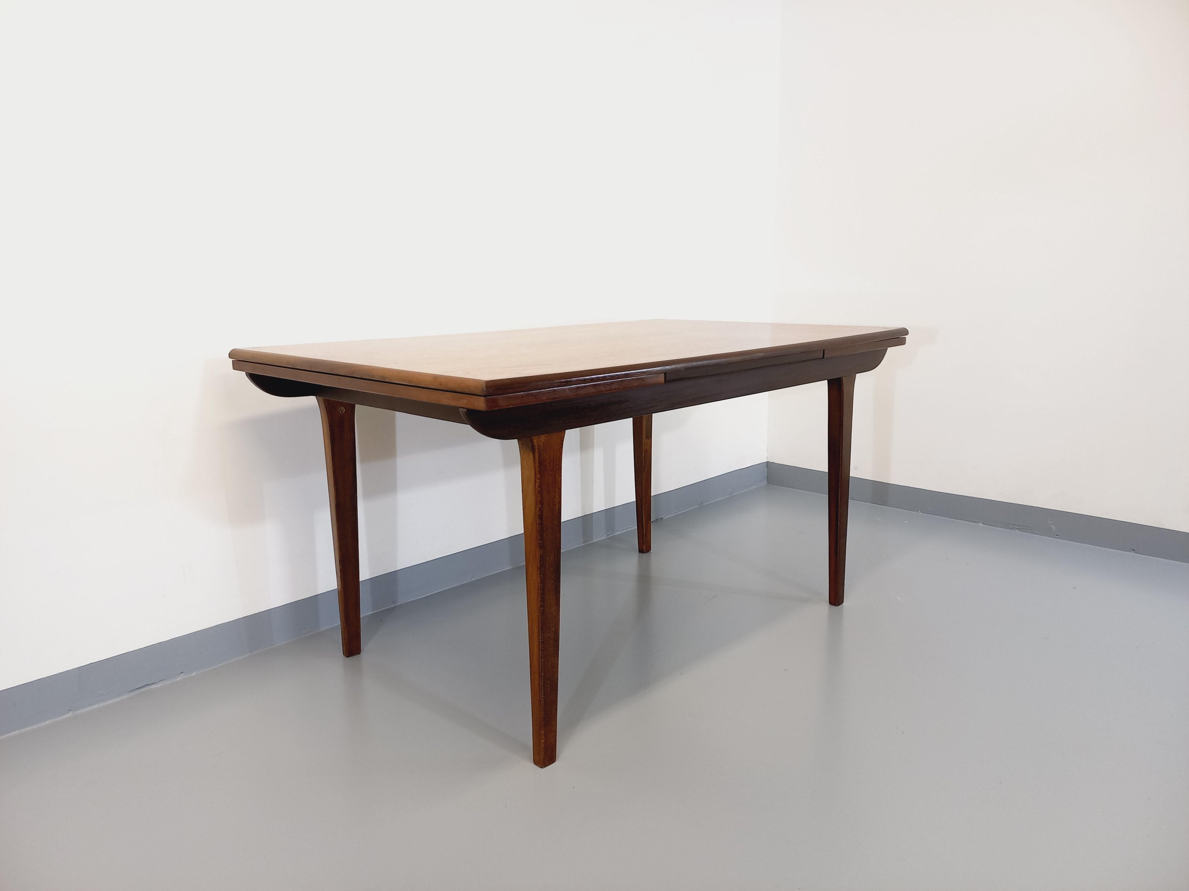 Table à manger style scandinave vintage des années 50 60 en palissandre en vente 7