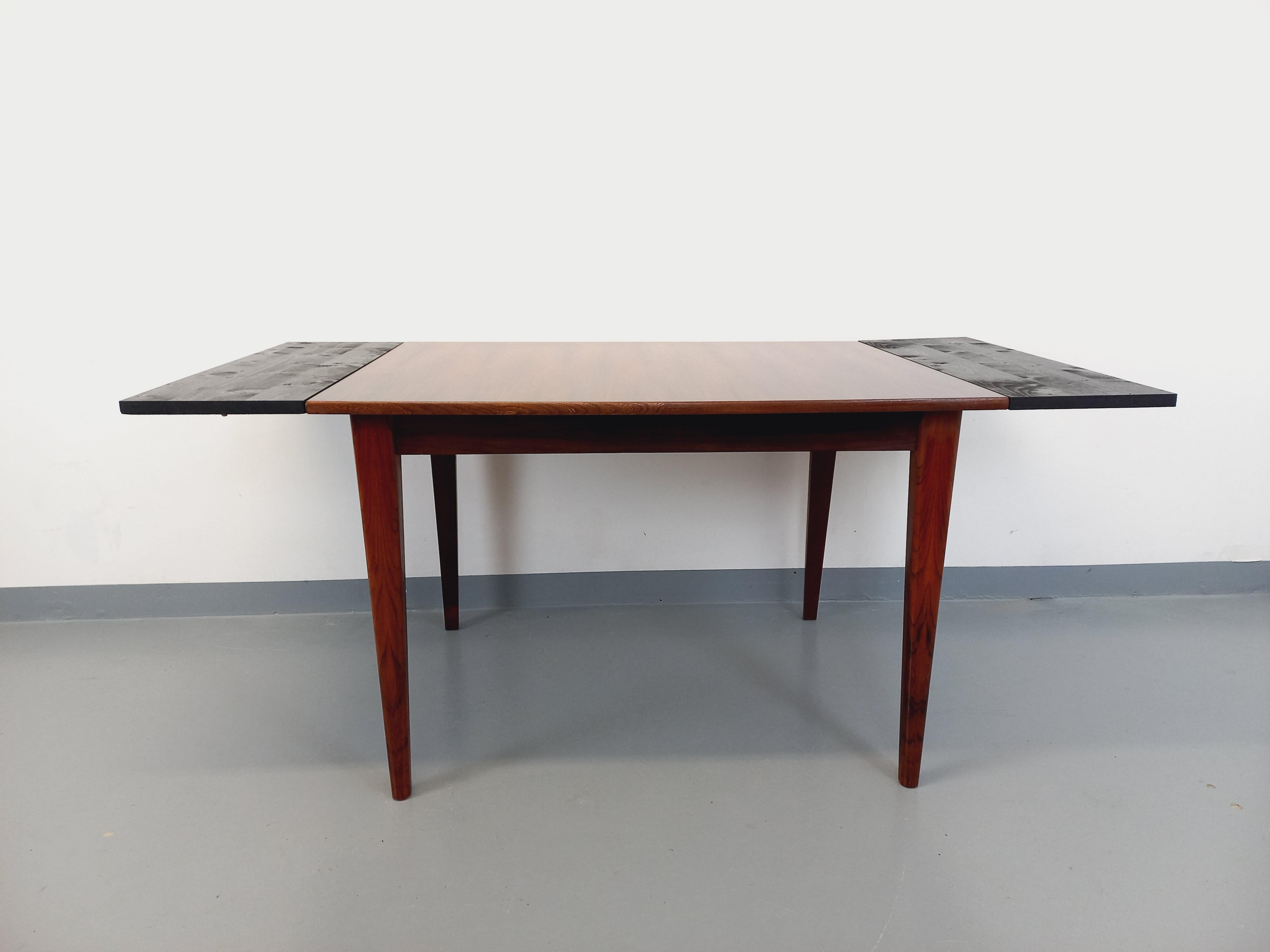 Table à manger style scandinave vintage des années 50 60 en palissandre en vente 8
