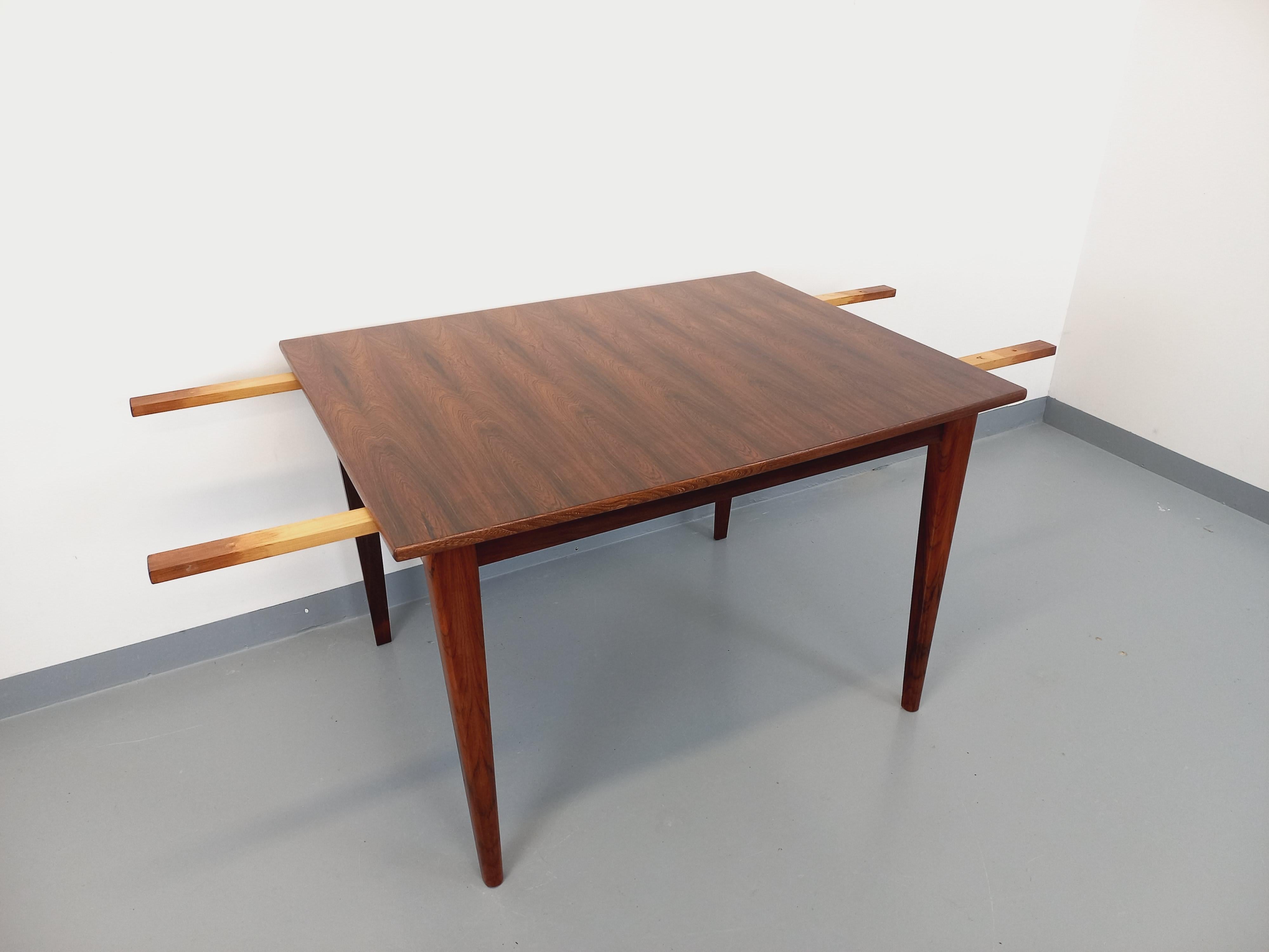 Table à manger style scandinave vintage des années 50 60 en palissandre en vente 9