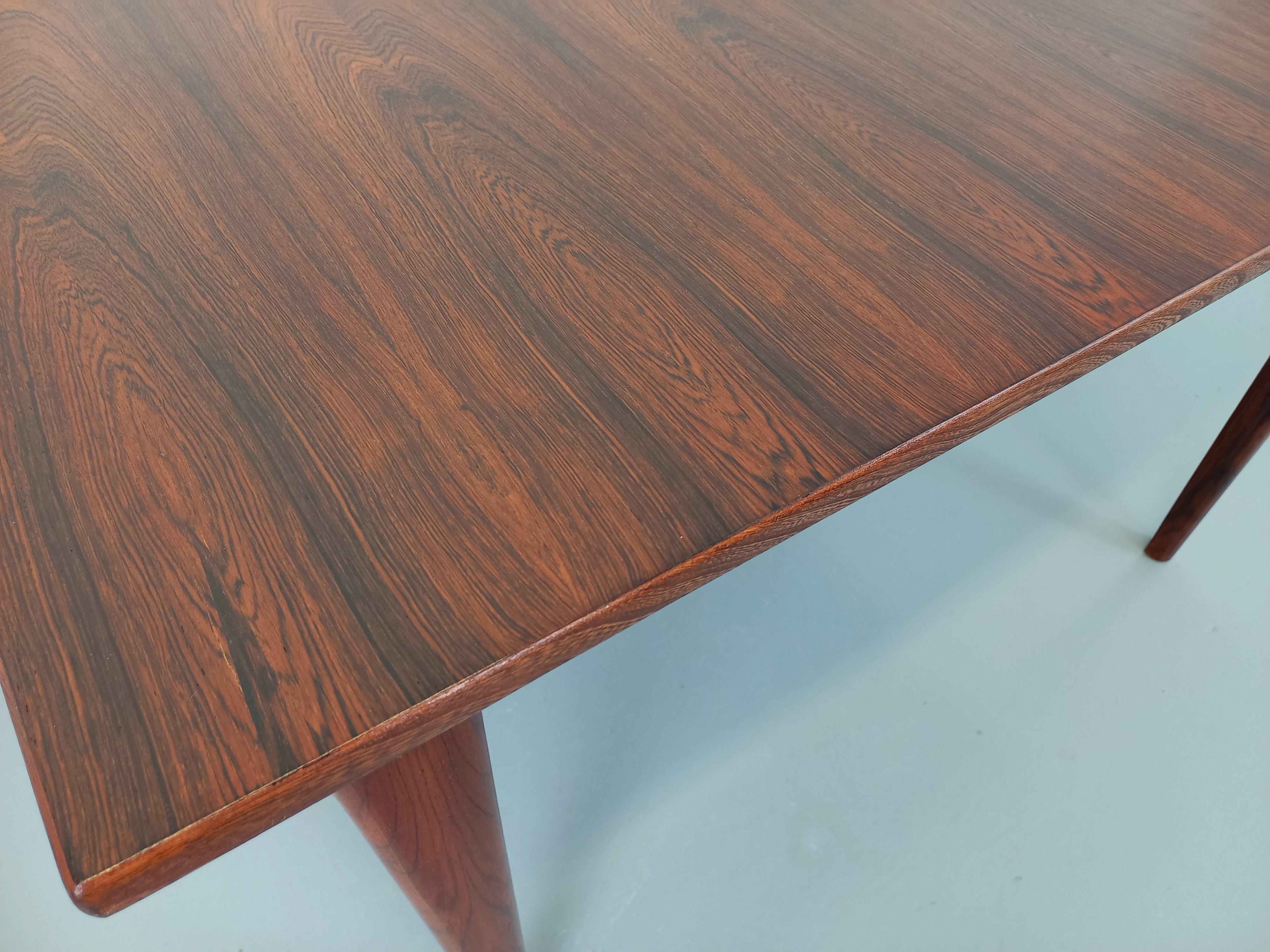 Table à manger style scandinave vintage des années 50 60 en palissandre en vente 10
