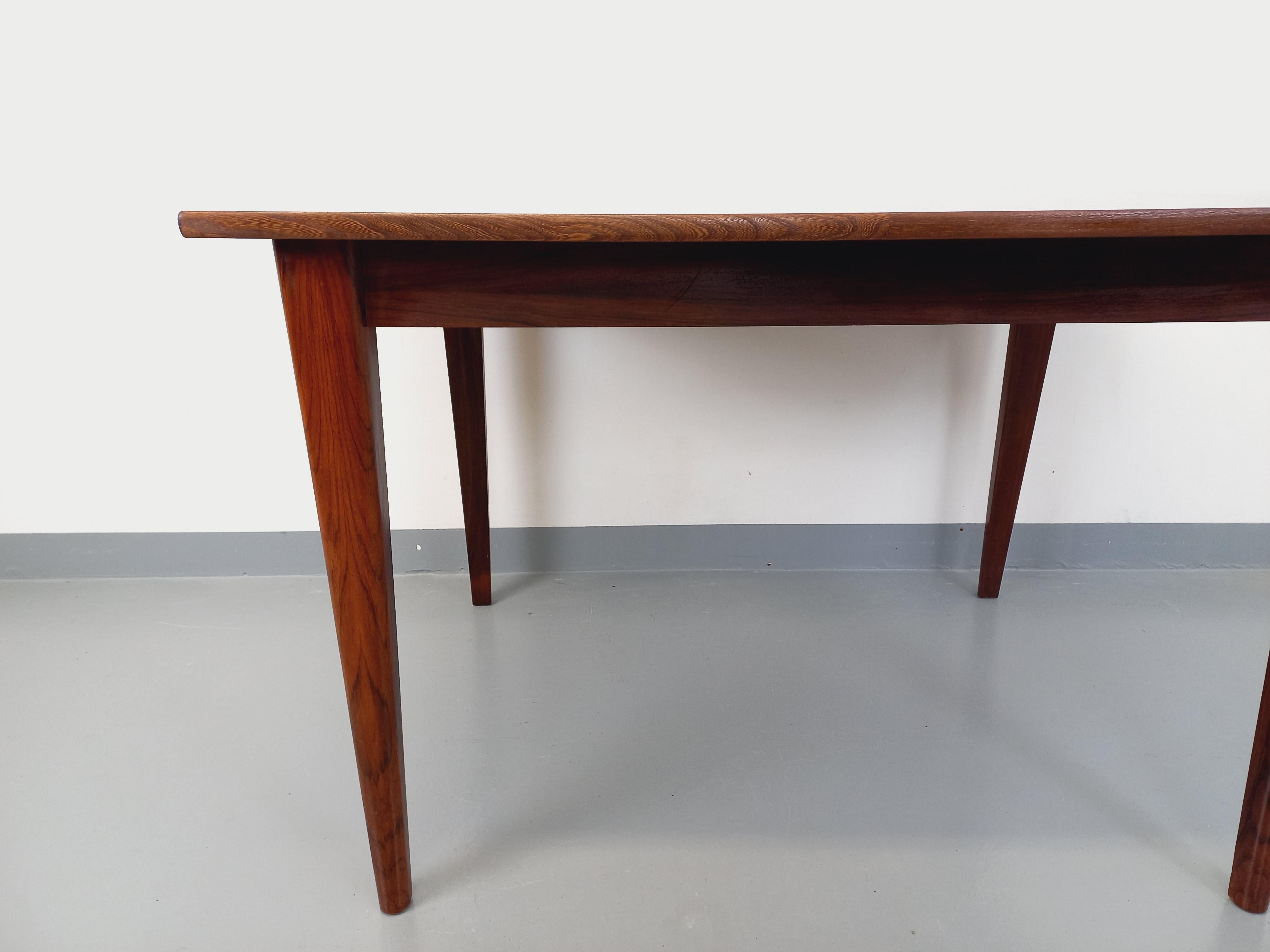 Table à manger style scandinave vintage des années 50 60 en palissandre en vente 11