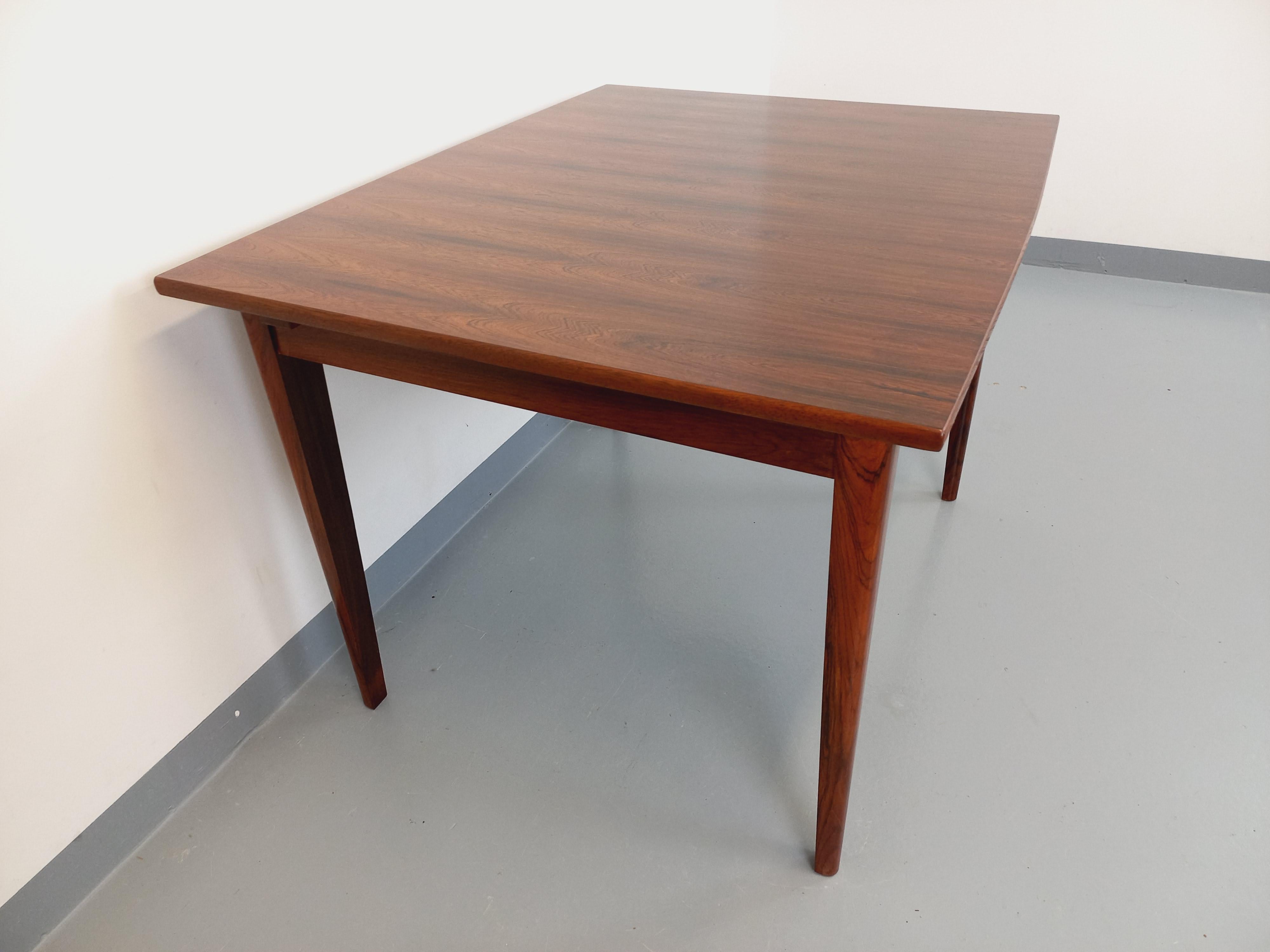 Table à manger style scandinave vintage des années 50 60 en palissandre en vente 12