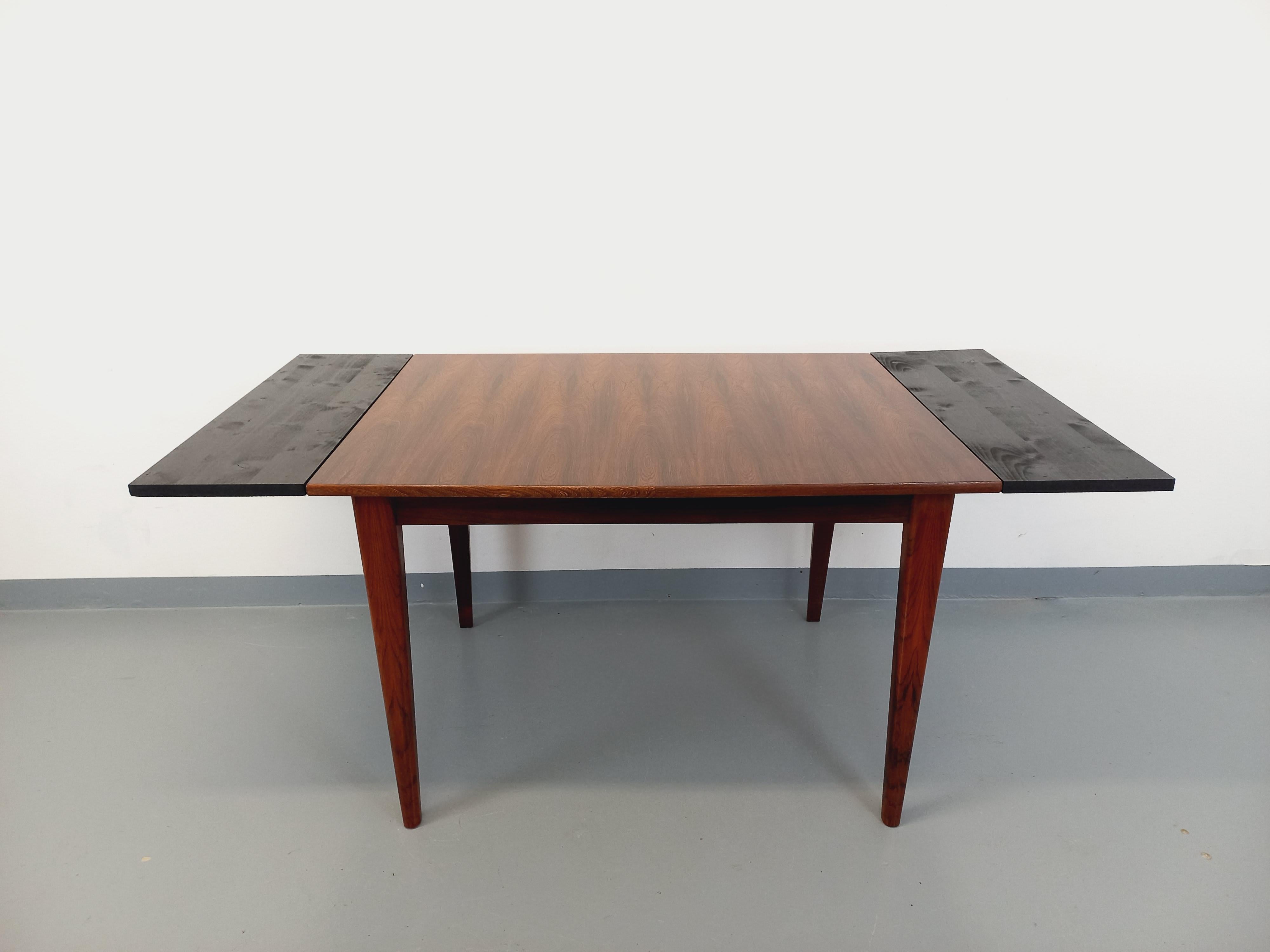 Scandinave moderne Table à manger style scandinave vintage des années 50 60 en palissandre en vente
