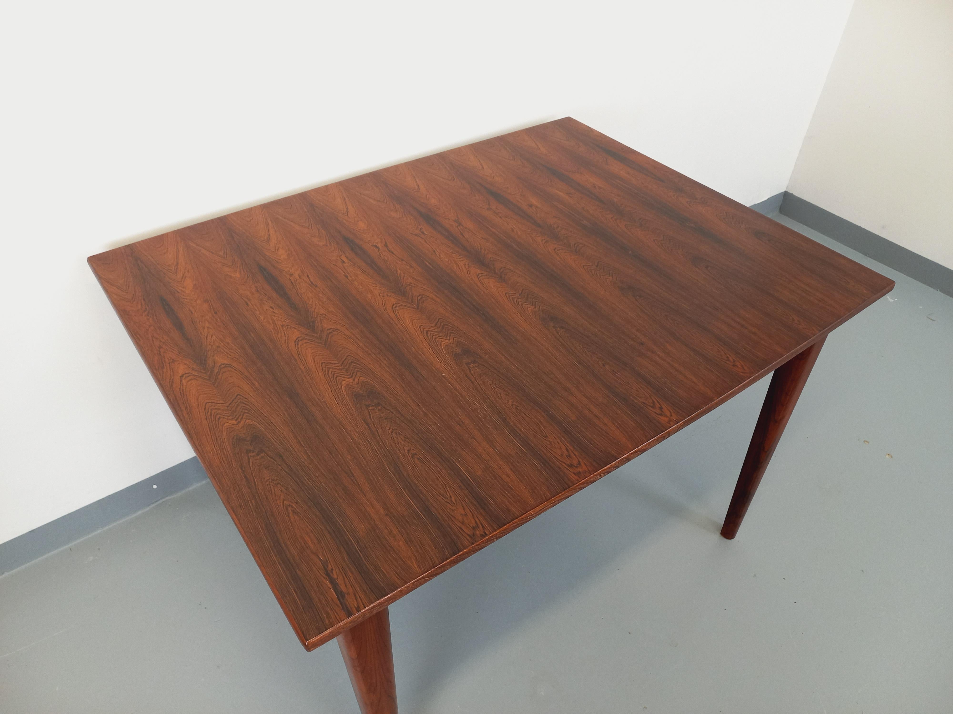Table à manger style scandinave vintage des années 50 60 en palissandre Bon état - En vente à BESANÇON, FR