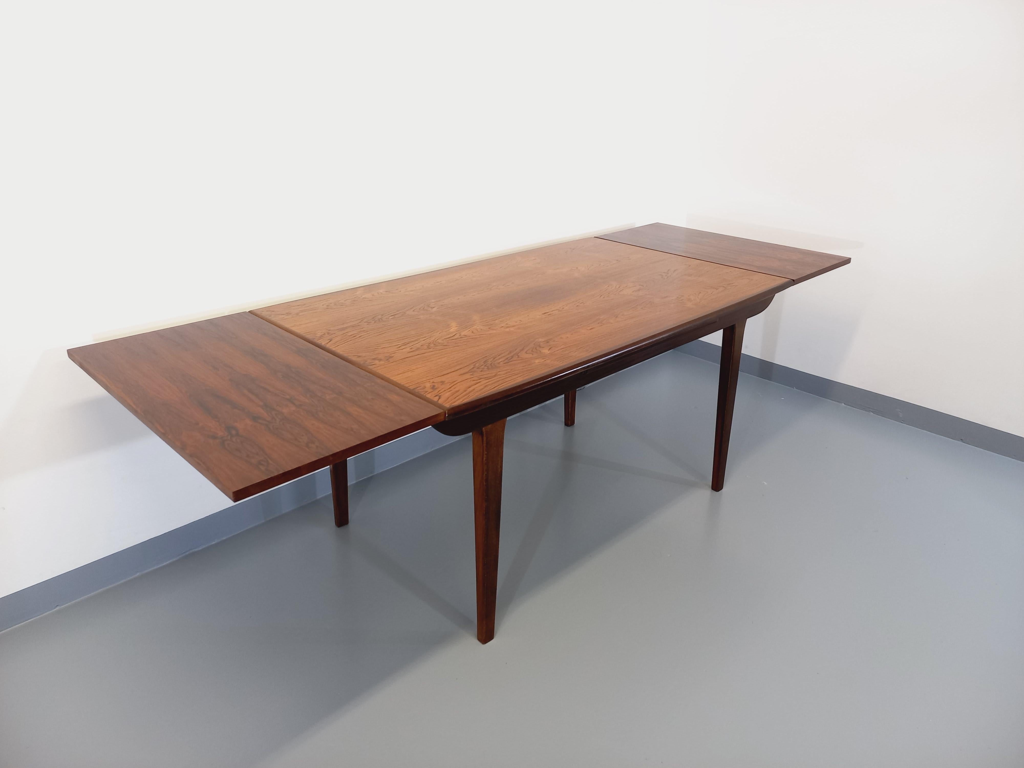 Milieu du XXe siècle Table à manger style scandinave vintage des années 50 60 en palissandre en vente