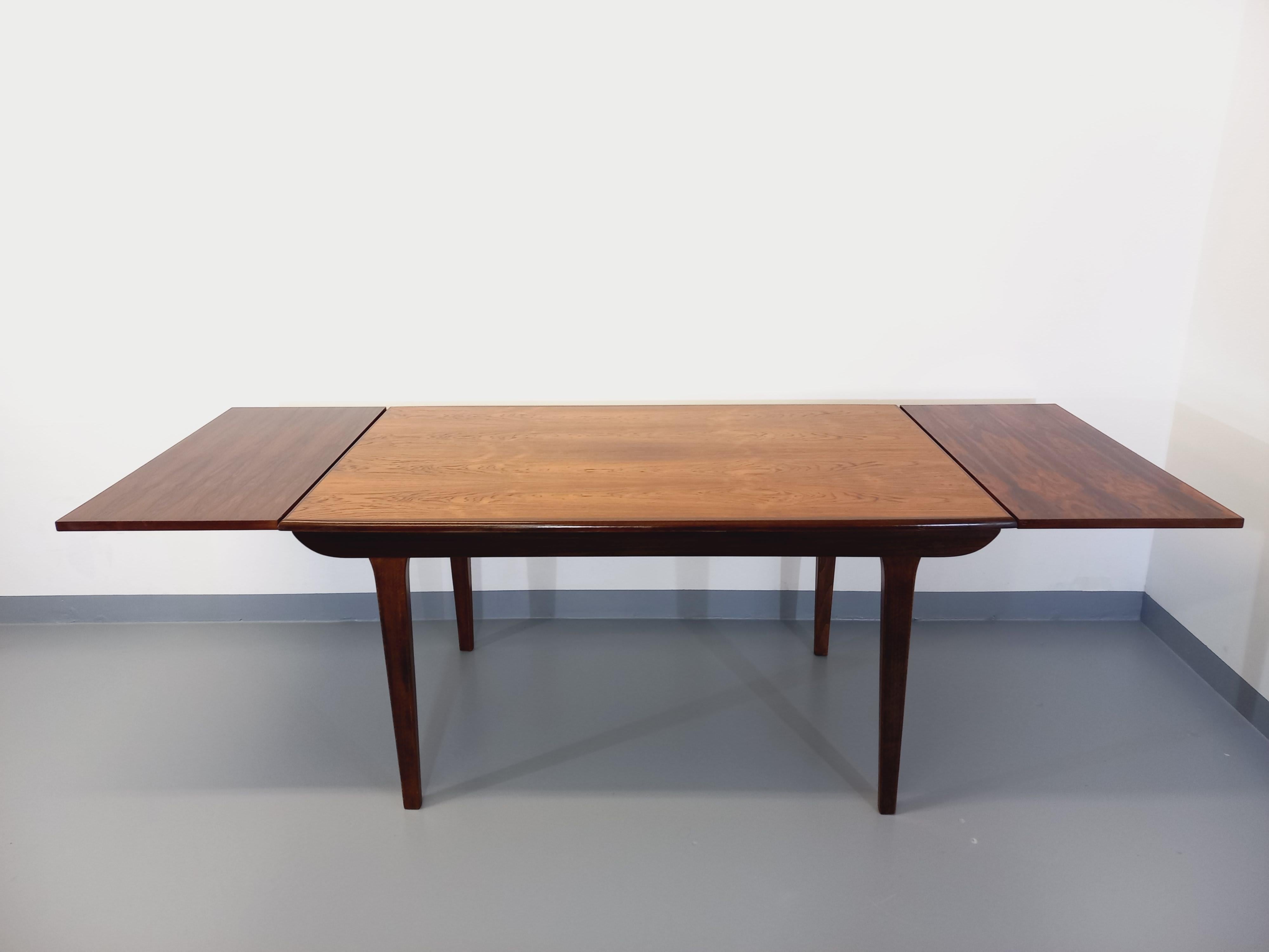 Bois de rose Table à manger style scandinave vintage des années 50 60 en palissandre en vente