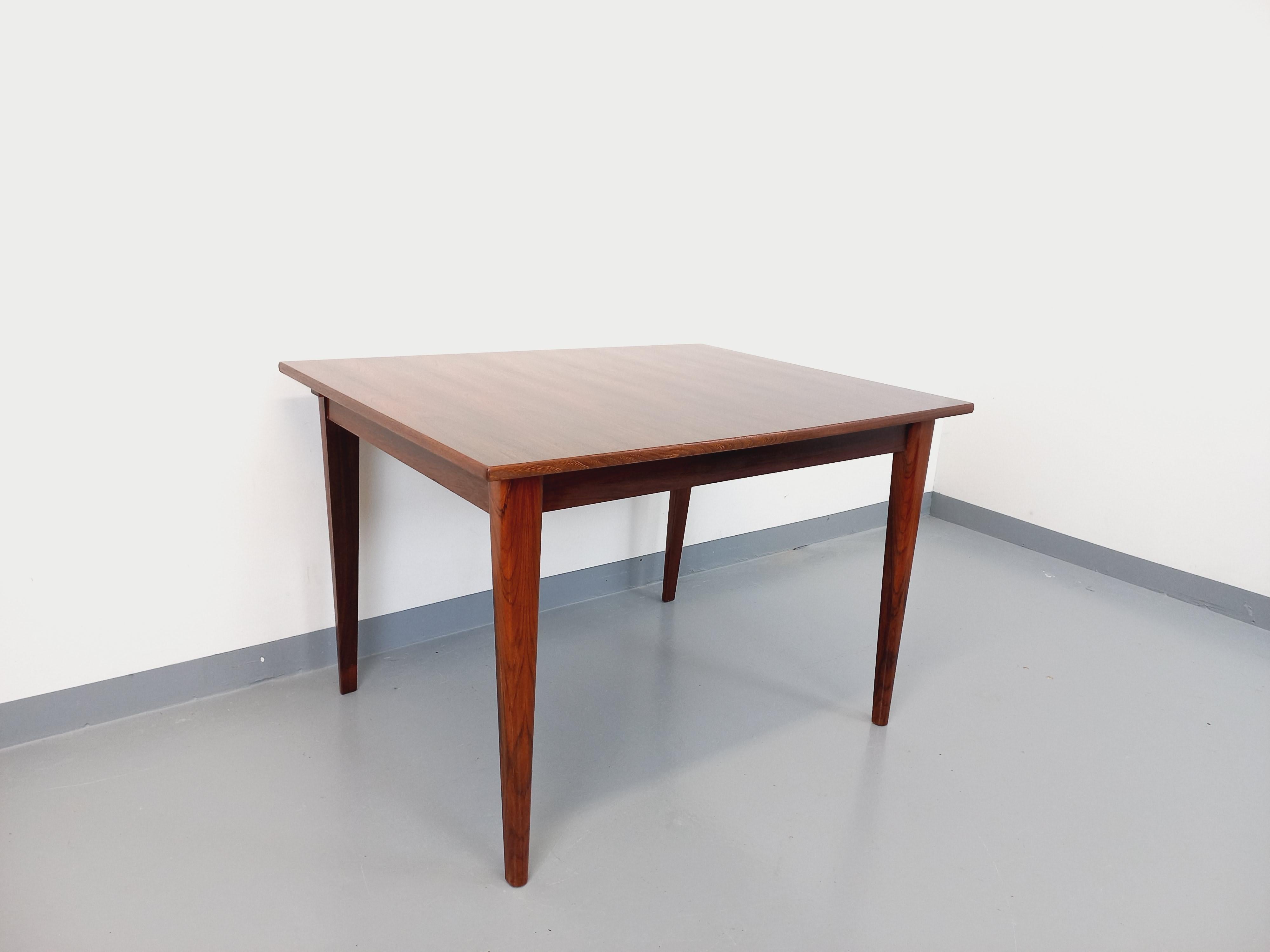 Palissandre Table à manger style scandinave vintage des années 50 60 en palissandre en vente