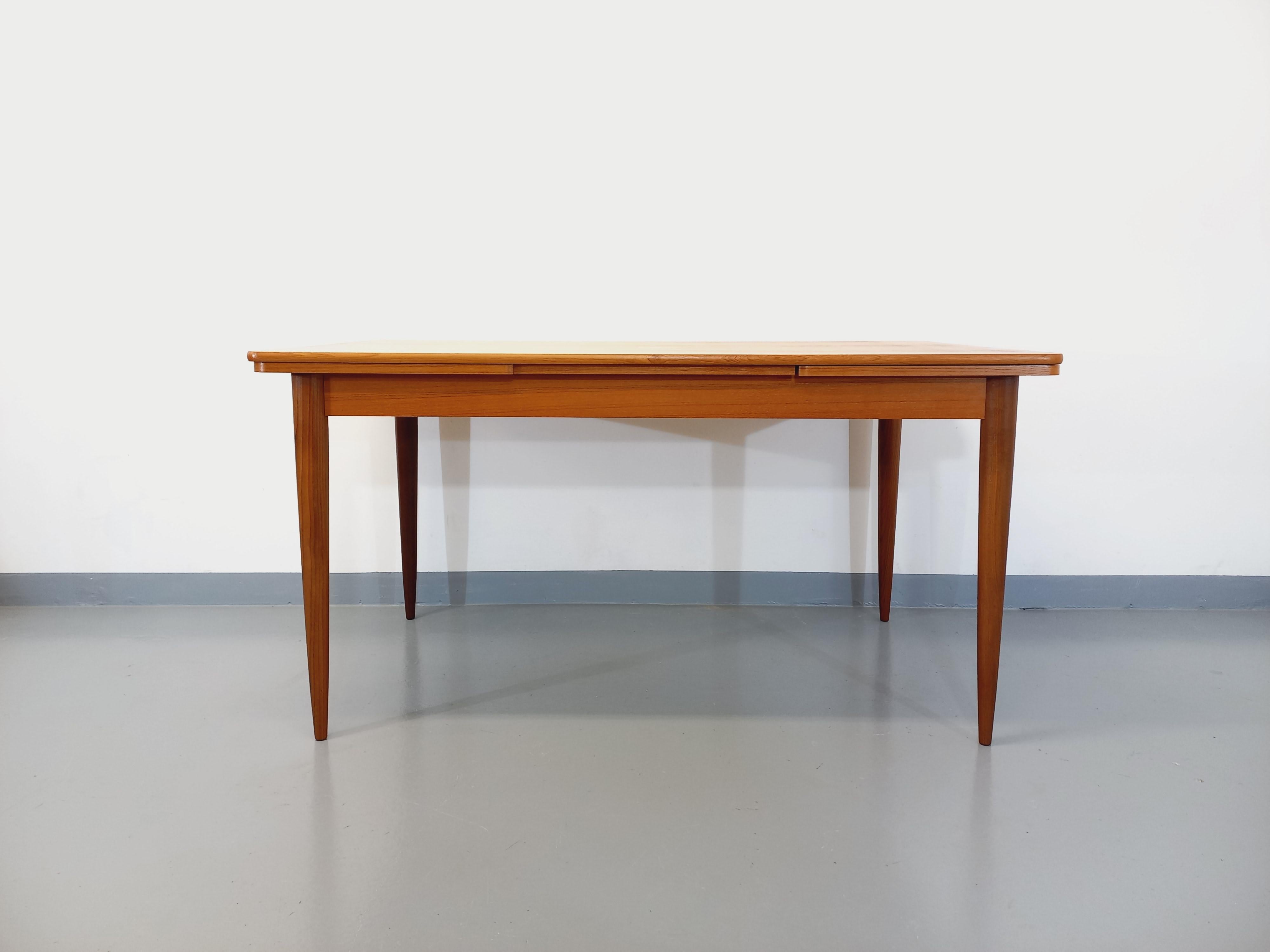 Table à manger style scandinave vintage des années 50 60 en teck avec rallonges 3