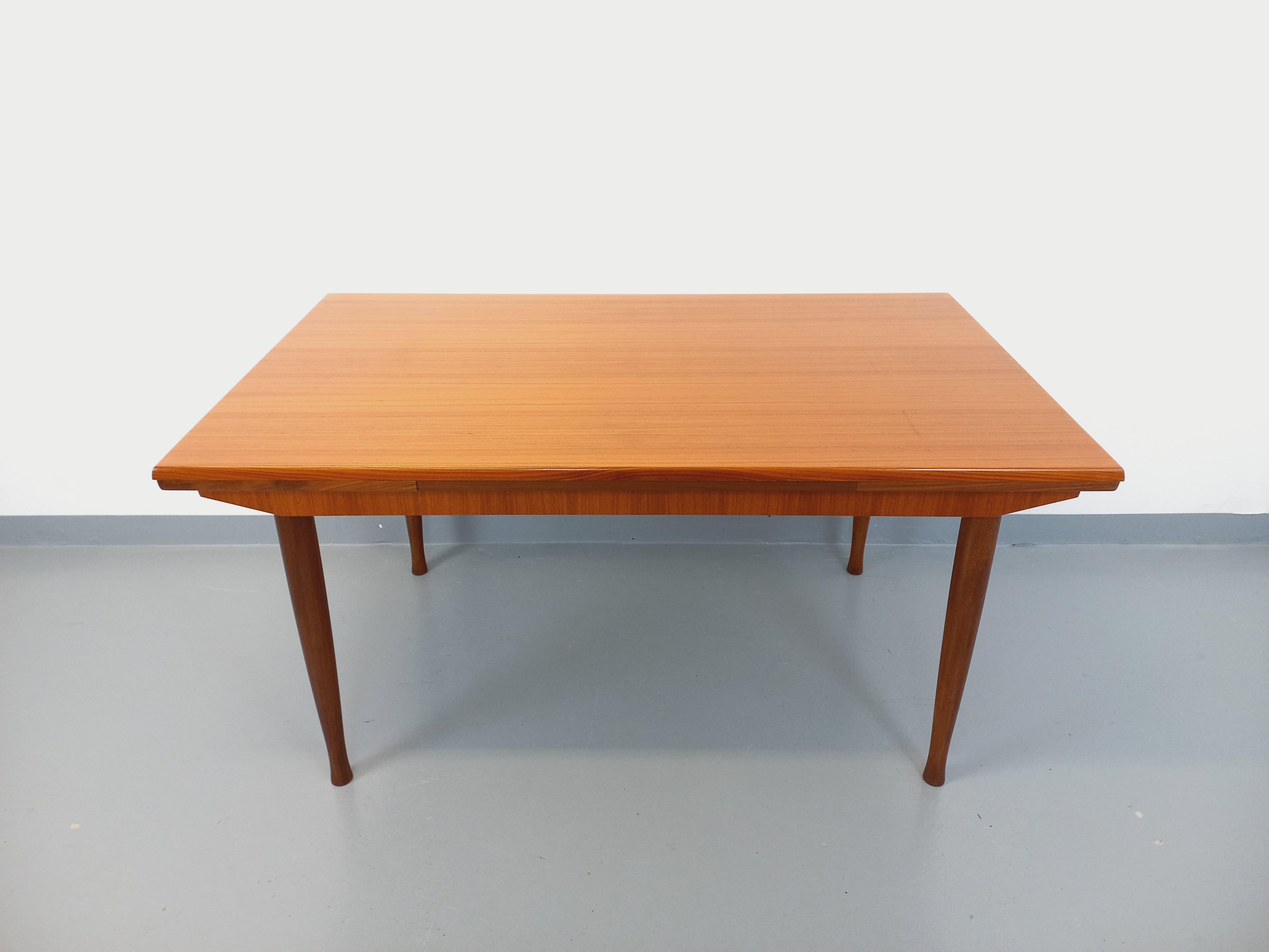 Table à manger style scandinave vintage des années 50 60 en teck avec rallonges en vente 3