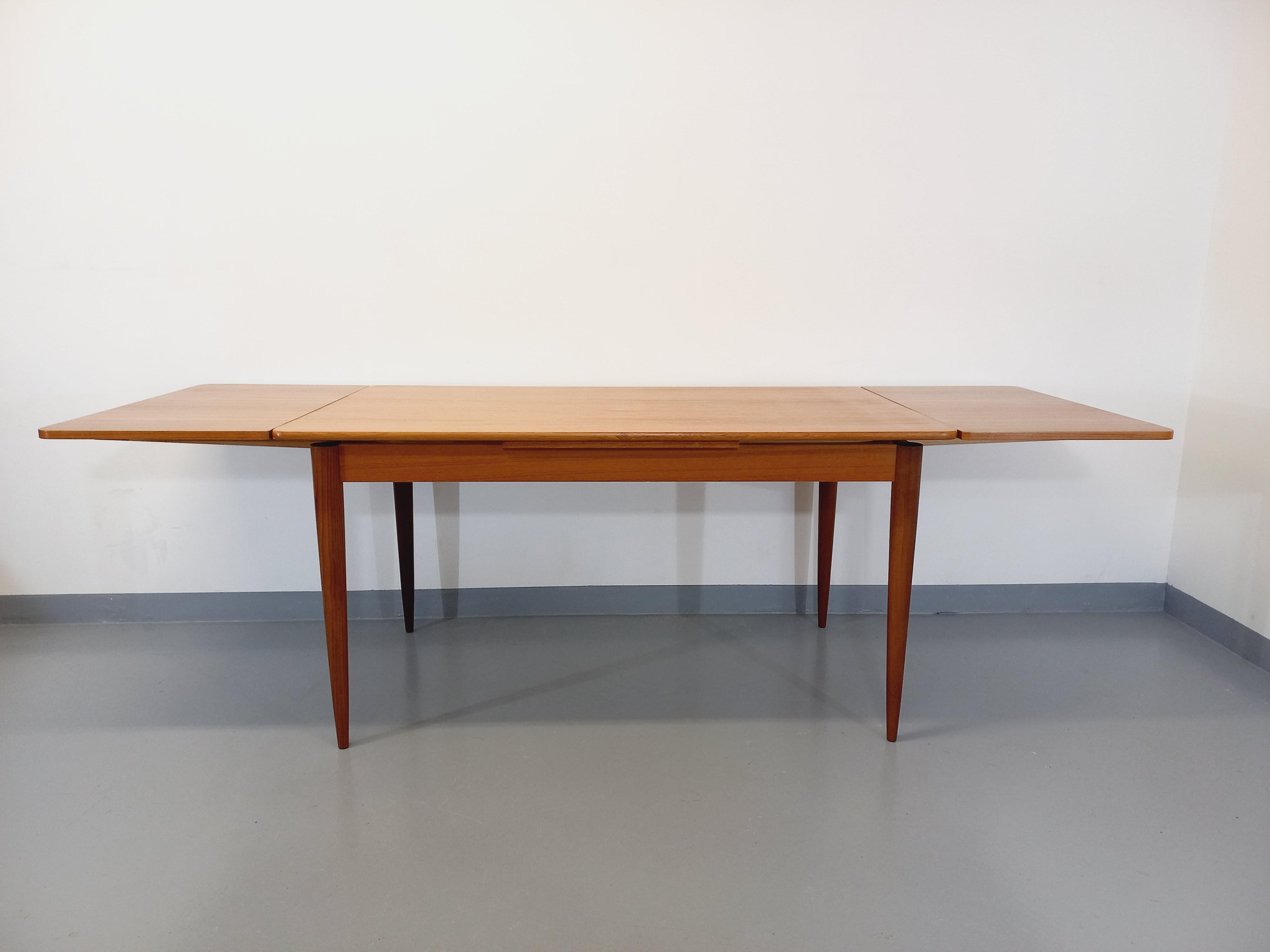Table à manger style scandinave vintage des années 50 60 en teck avec rallonges 4