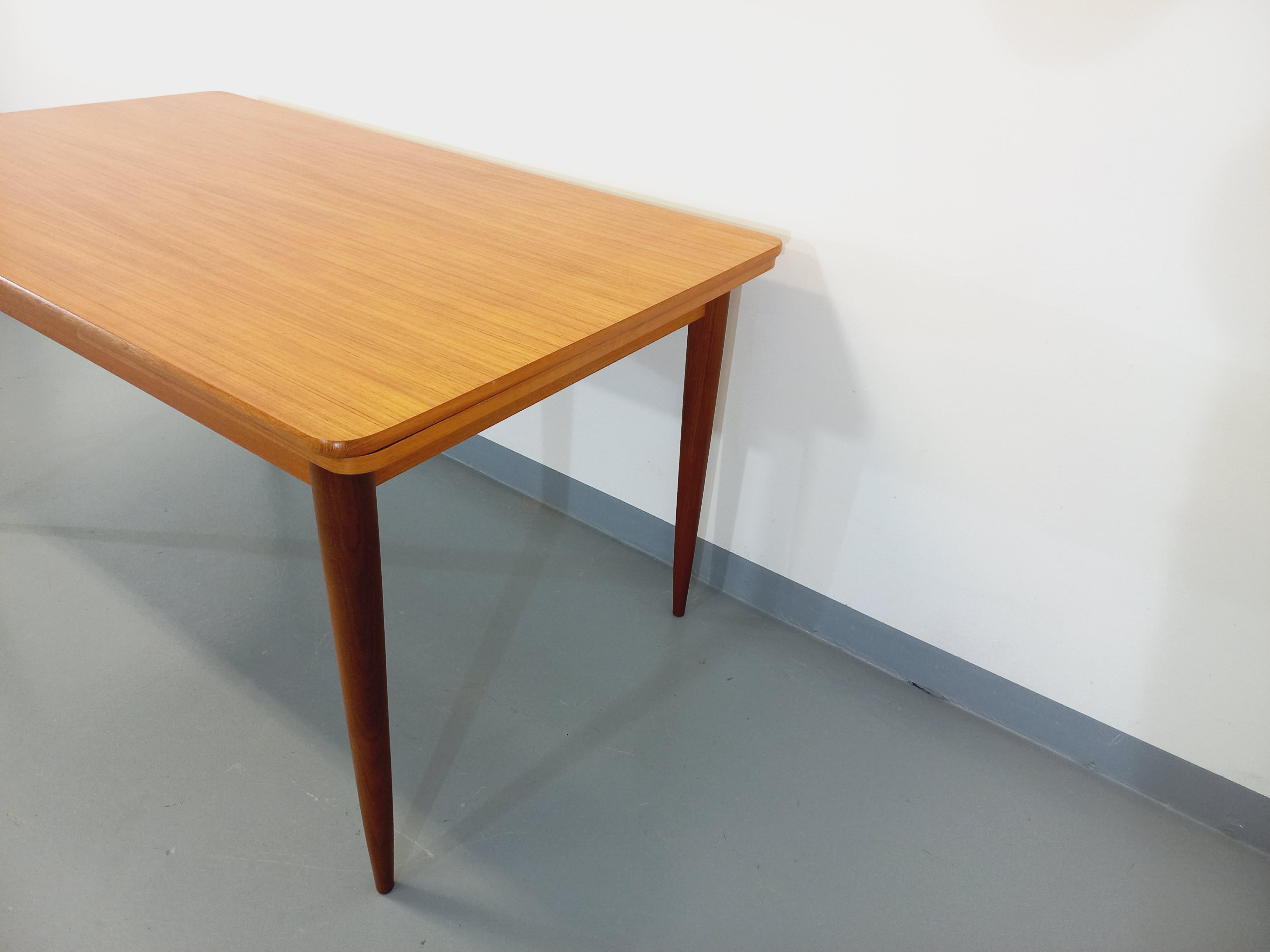 Table à manger style scandinave vintage des années 50 60 en teck avec rallonges 5