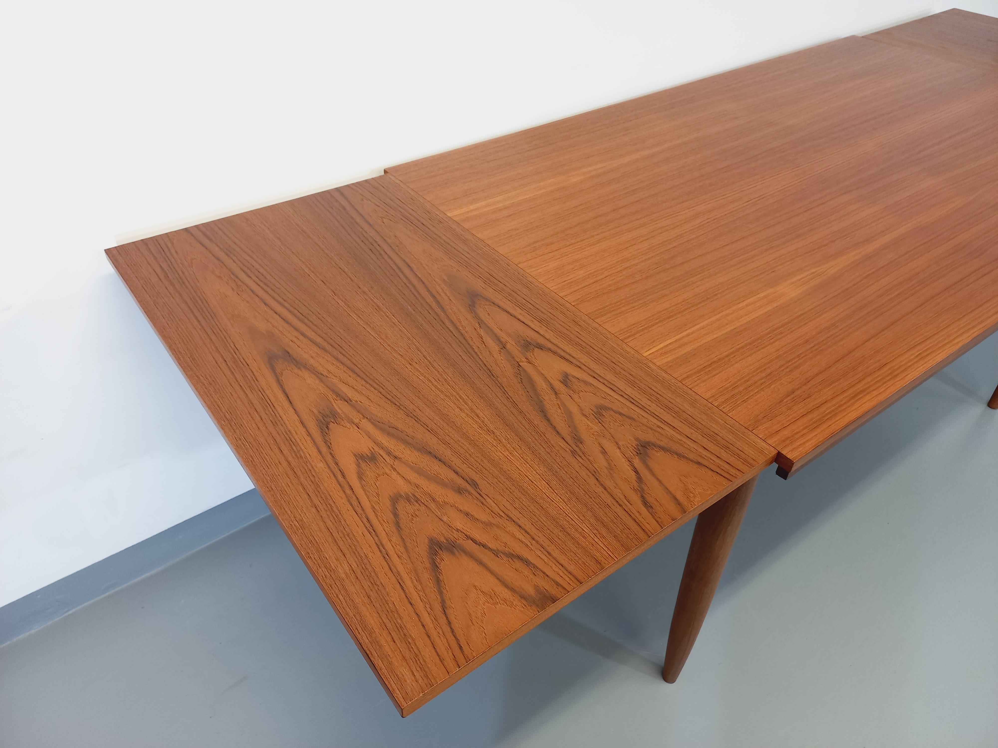 Table à manger style scandinave vintage des années 50 60 en teck avec rallonges en venta 6