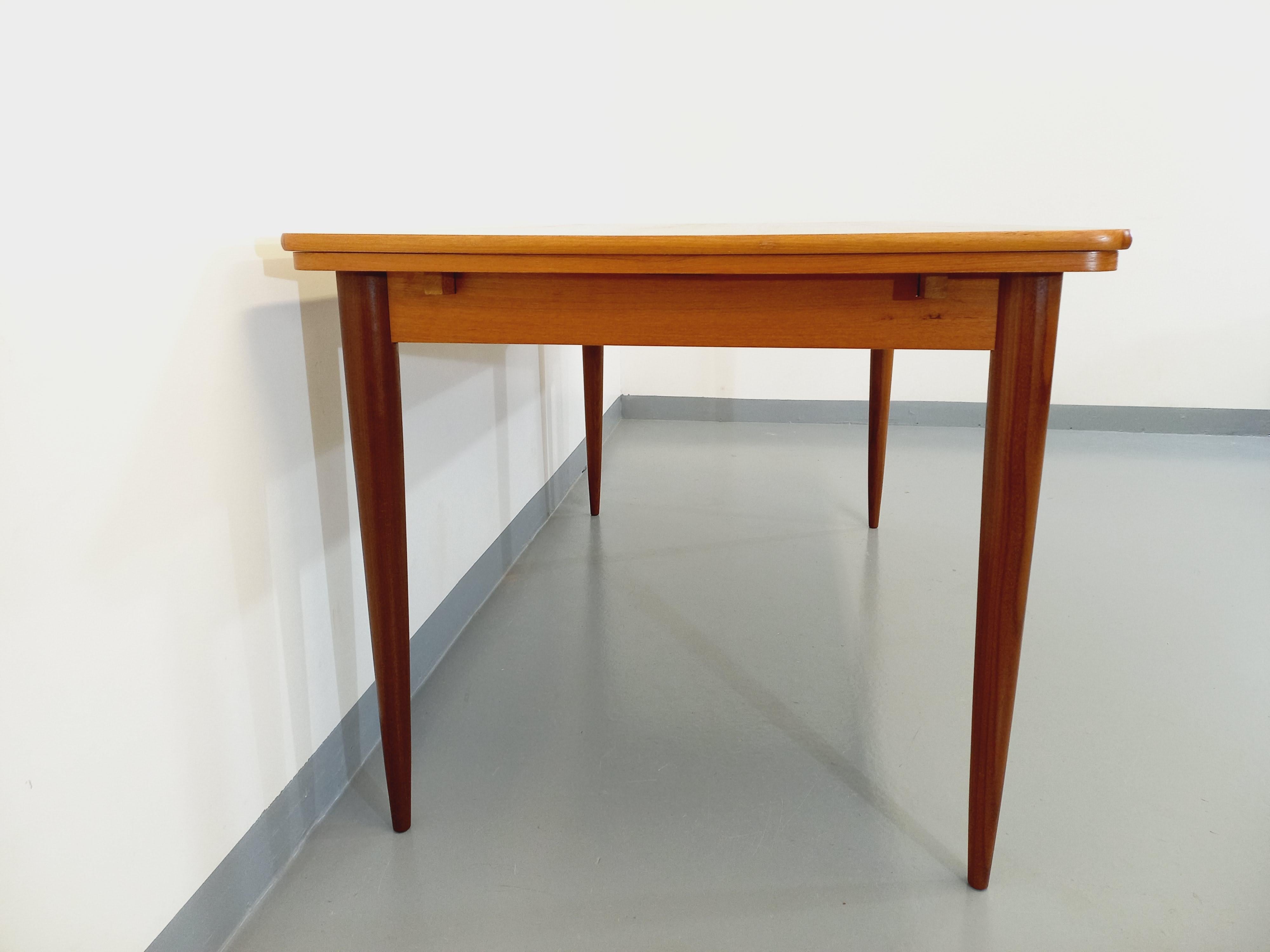 Table à manger style scandinave vintage des années 50 60 en teck avec rallonges 6