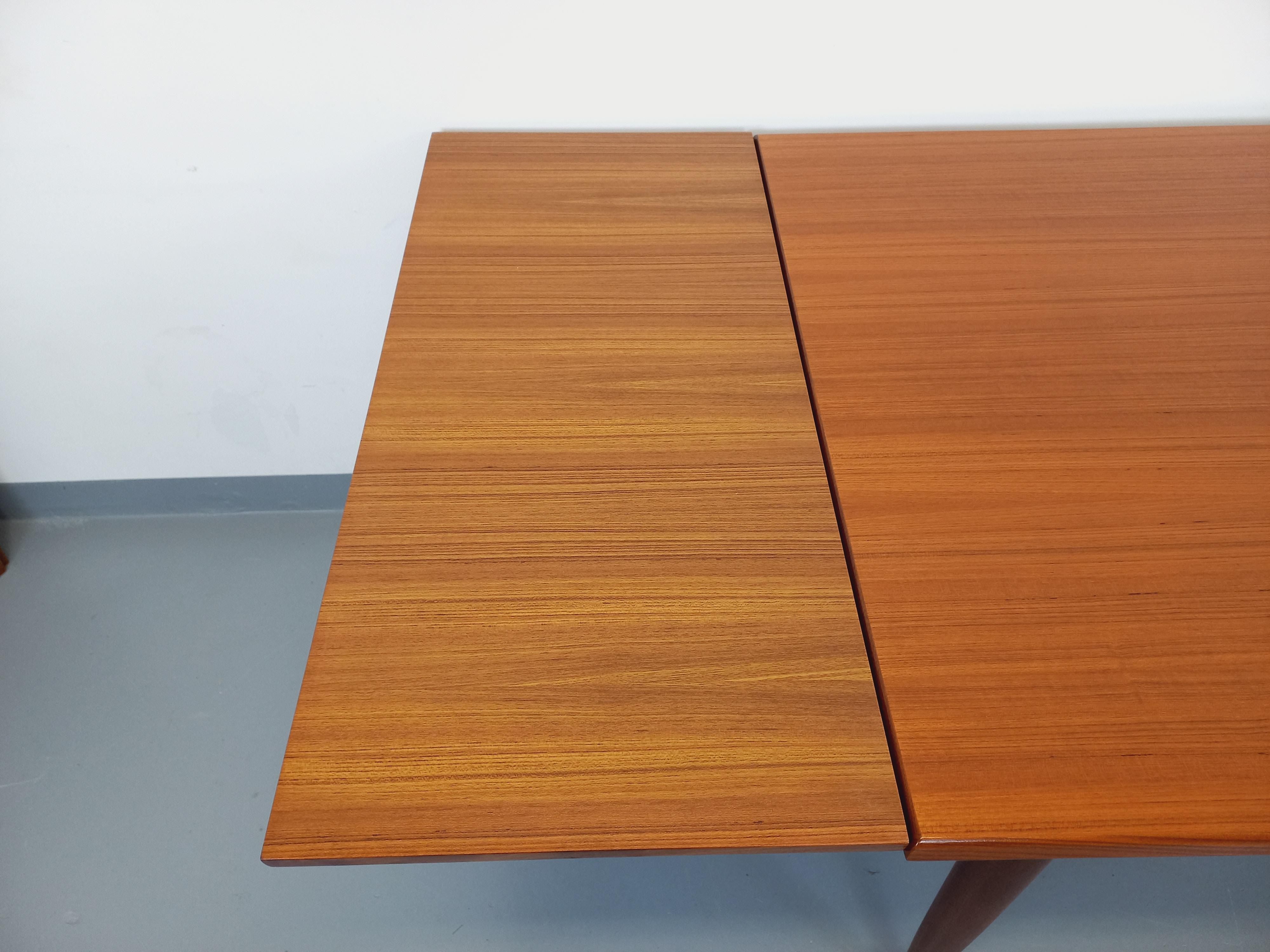 Table à manger style scandinave vintage des années 50 60 en teck avec rallonges en vente 6