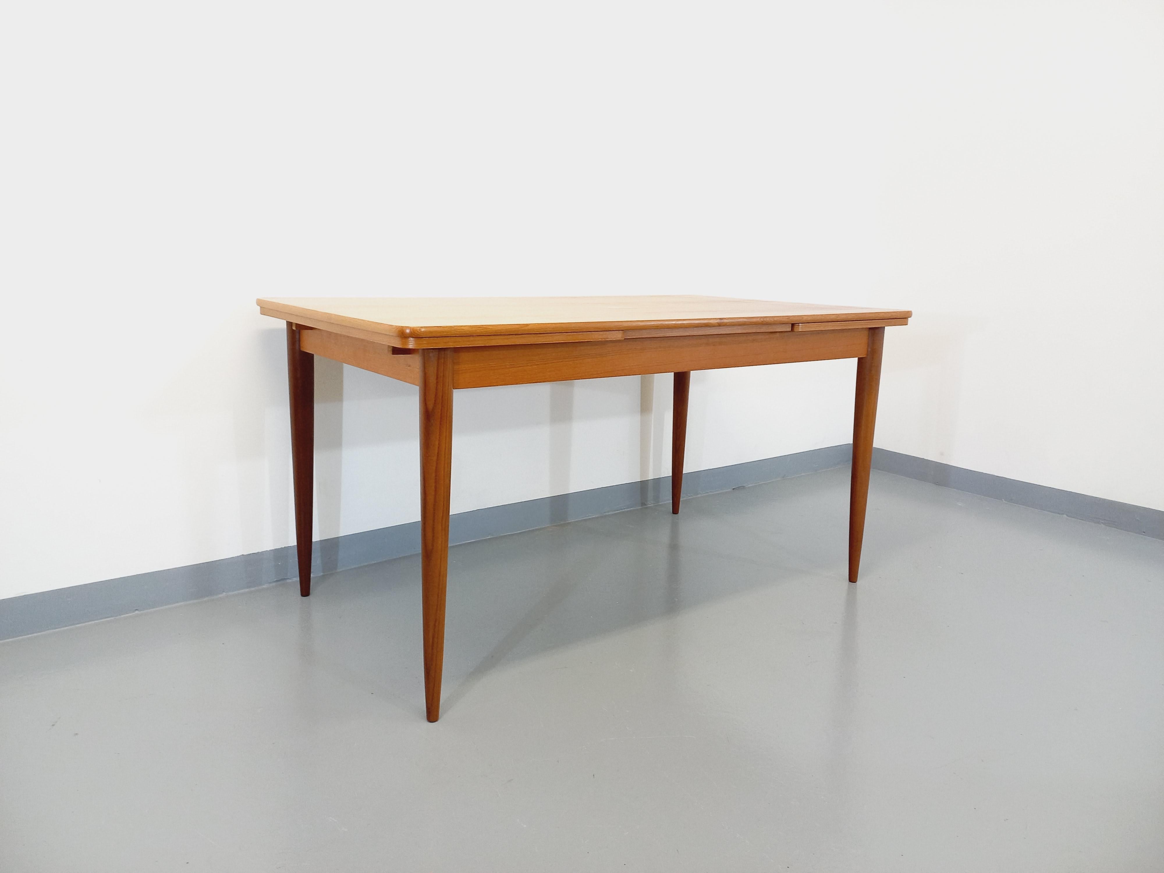 Table à manger style scandinave vintage des années 50 60 en teck avec rallonges 7